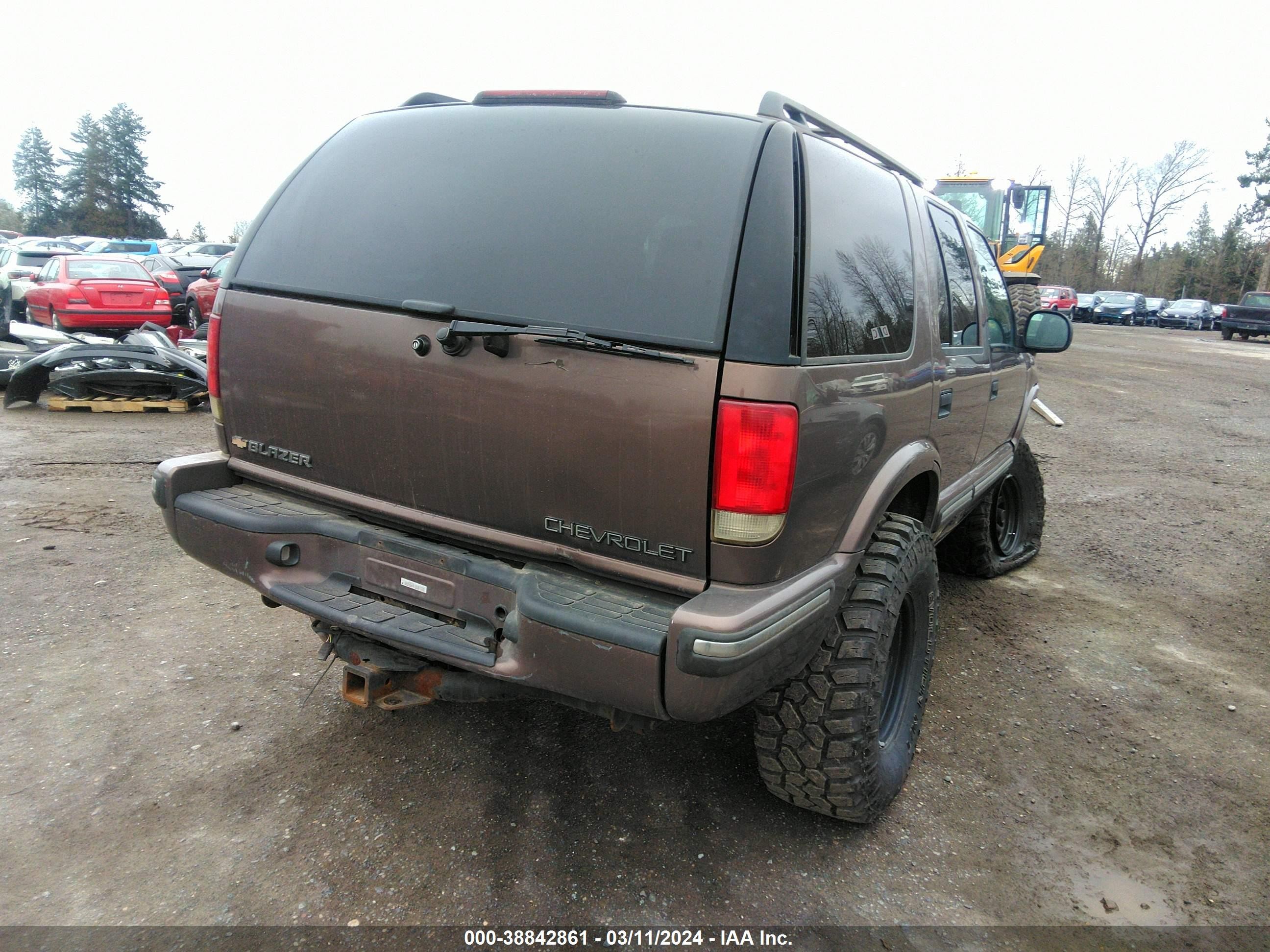 Photo 3 VIN: 1GNDT13W6W2122123 - CHEVROLET BLAZER 