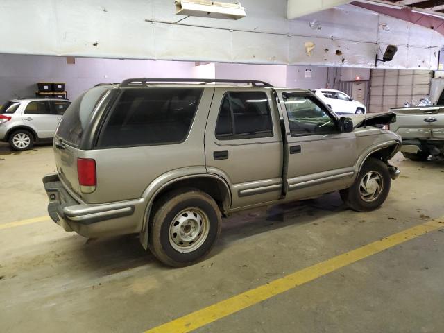 Photo 2 VIN: 1GNDT13W6X2102732 - CHEVROLET BLAZER 