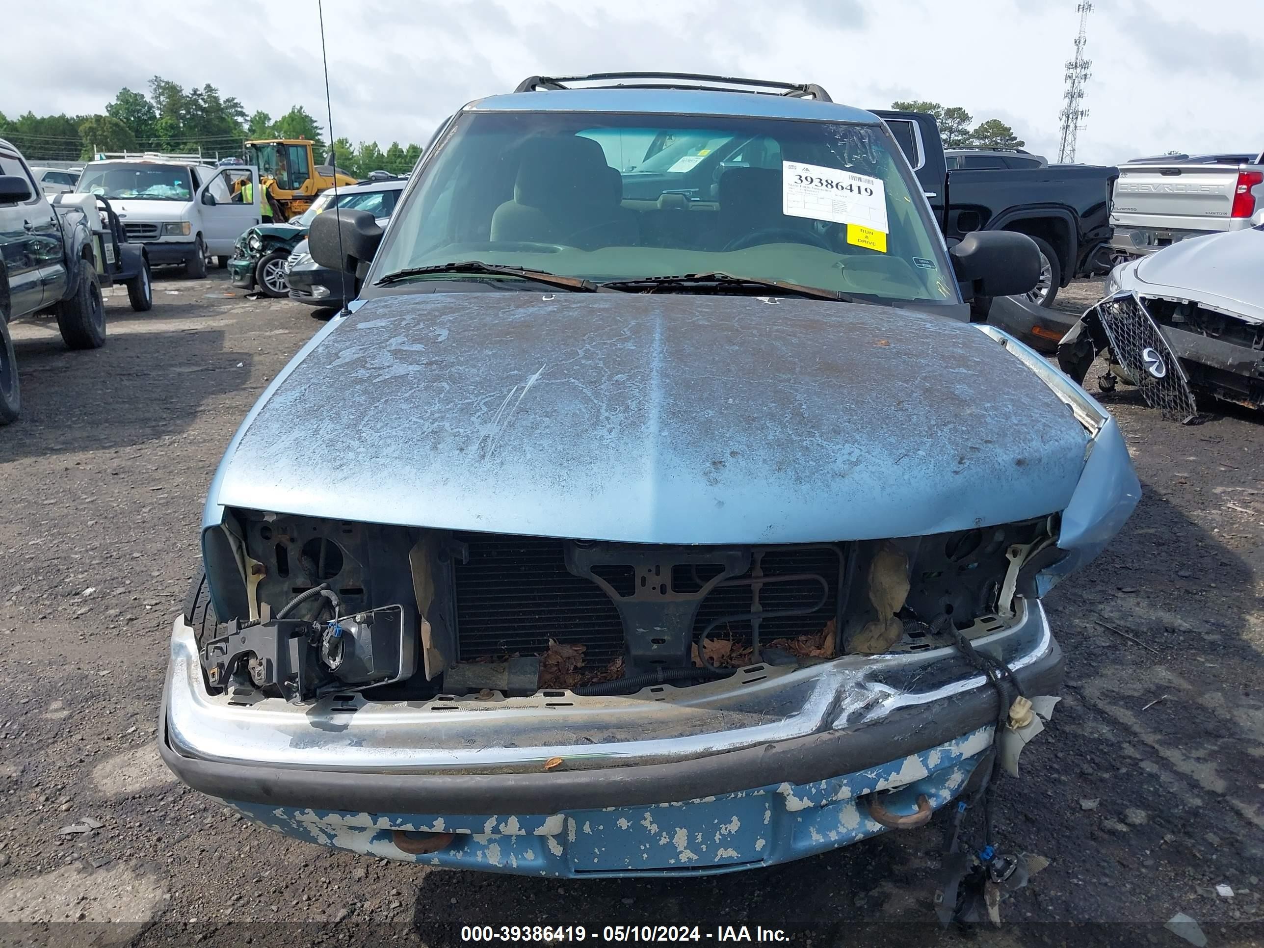 Photo 12 VIN: 1GNDT13W71K245373 - CHEVROLET BLAZER 