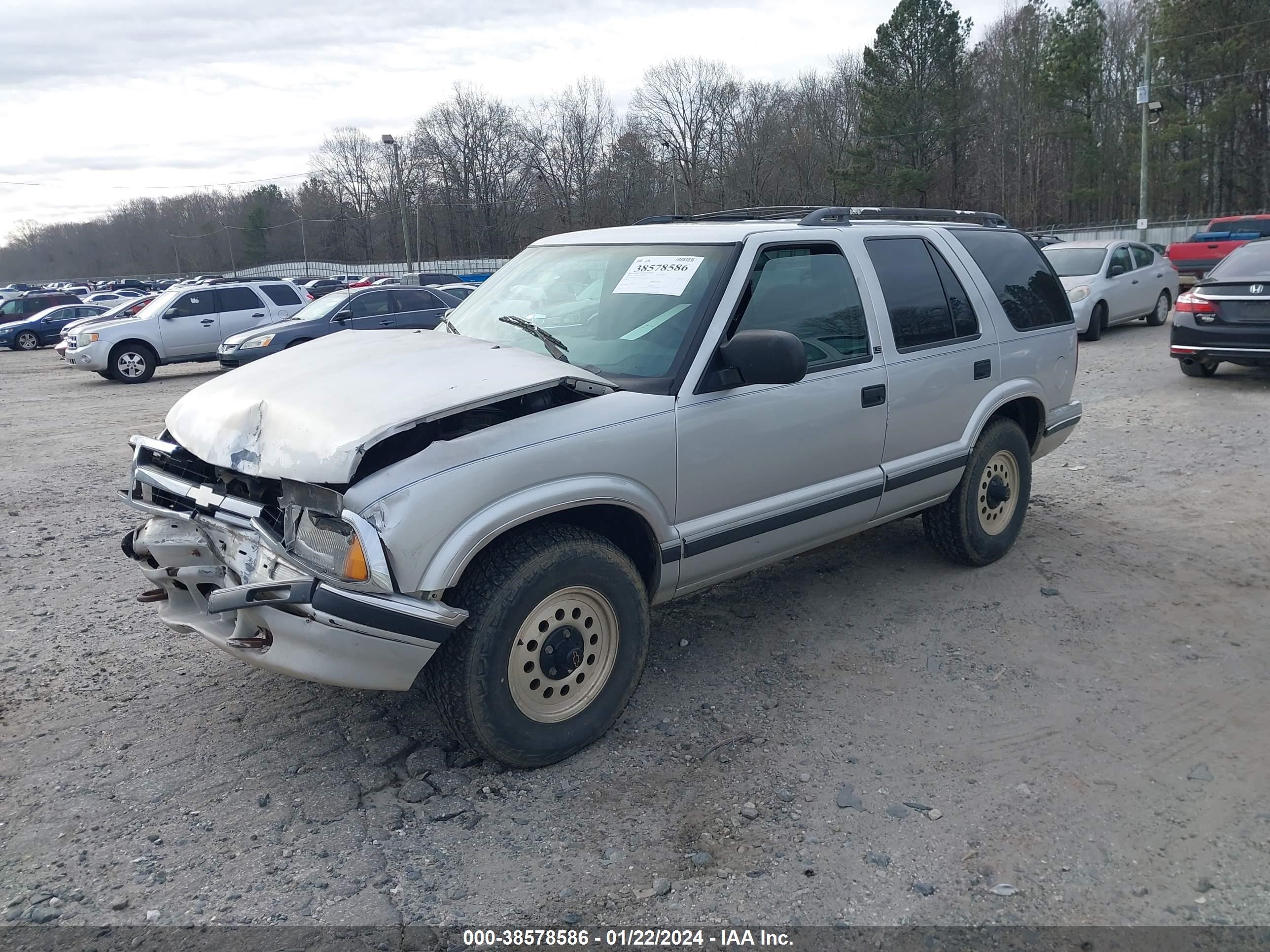 Photo 1 VIN: 1GNDT13W7V2154772 - CHEVROLET BLAZER 