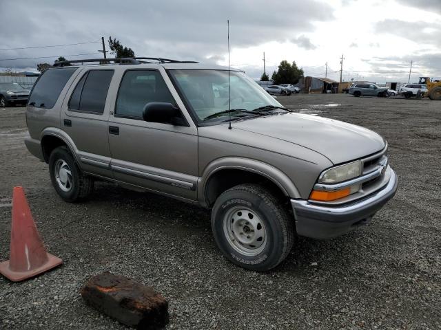 Photo 3 VIN: 1GNDT13W7Y2158602 - CHEVROLET BLAZER 