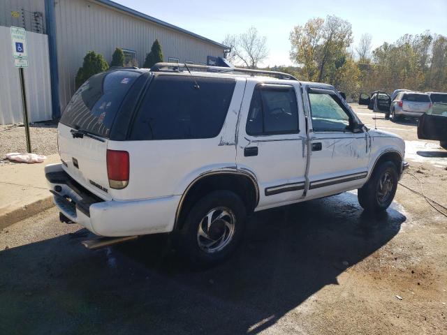 Photo 2 VIN: 1GNDT13W812168142 - CHEVROLET BLAZER 