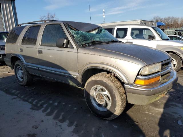 Photo 3 VIN: 1GNDT13W812191839 - CHEVROLET BLAZER 