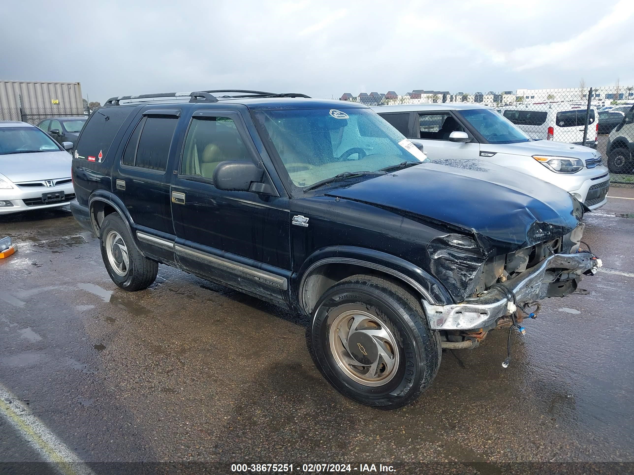 Photo 0 VIN: 1GNDT13W812225309 - CHEVROLET BLAZER 