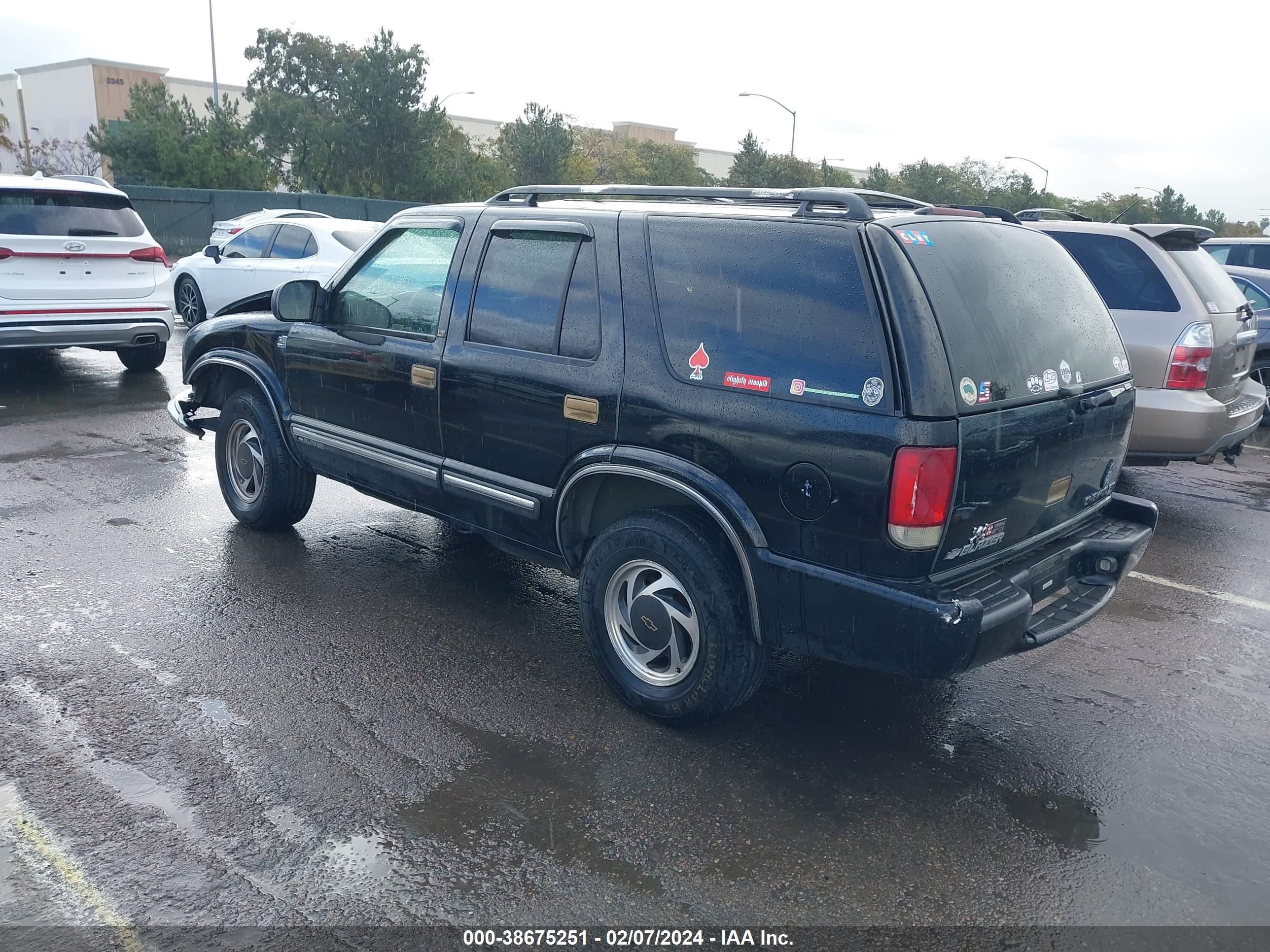 Photo 2 VIN: 1GNDT13W812225309 - CHEVROLET BLAZER 