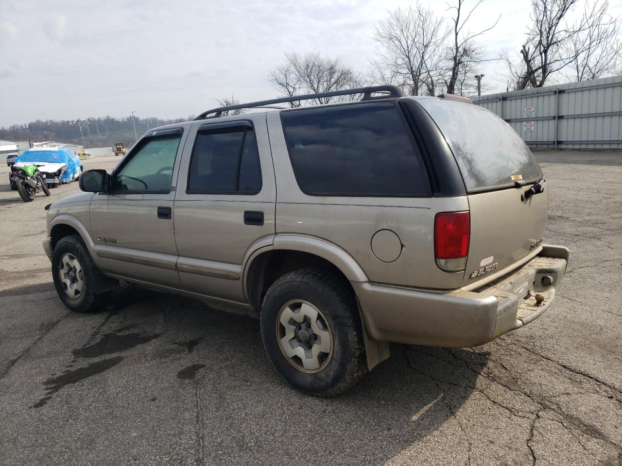 Photo 1 VIN: 1GNDT13W82K215025 - CHEVROLET BLAZER 