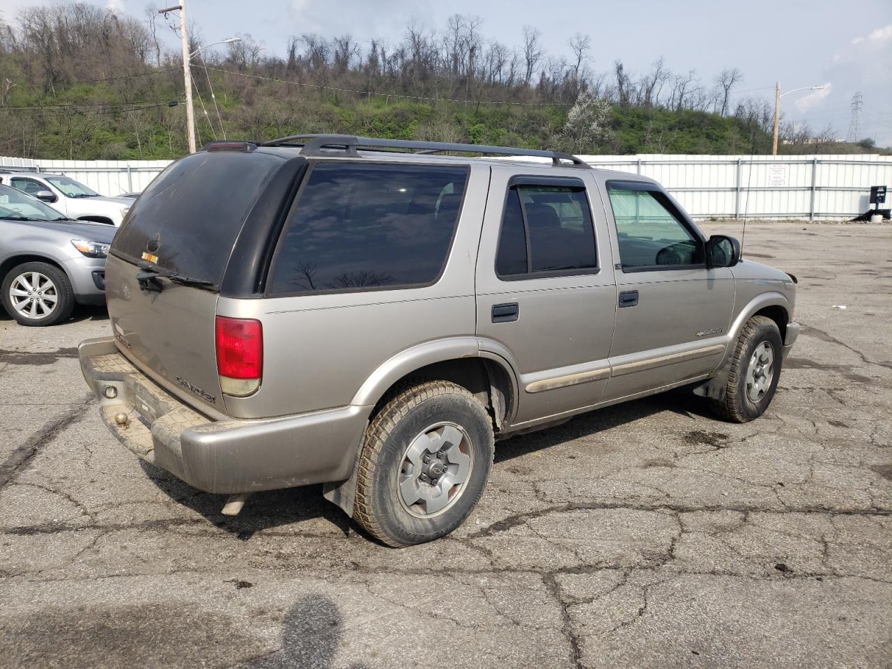 Photo 2 VIN: 1GNDT13W82K215025 - CHEVROLET BLAZER 