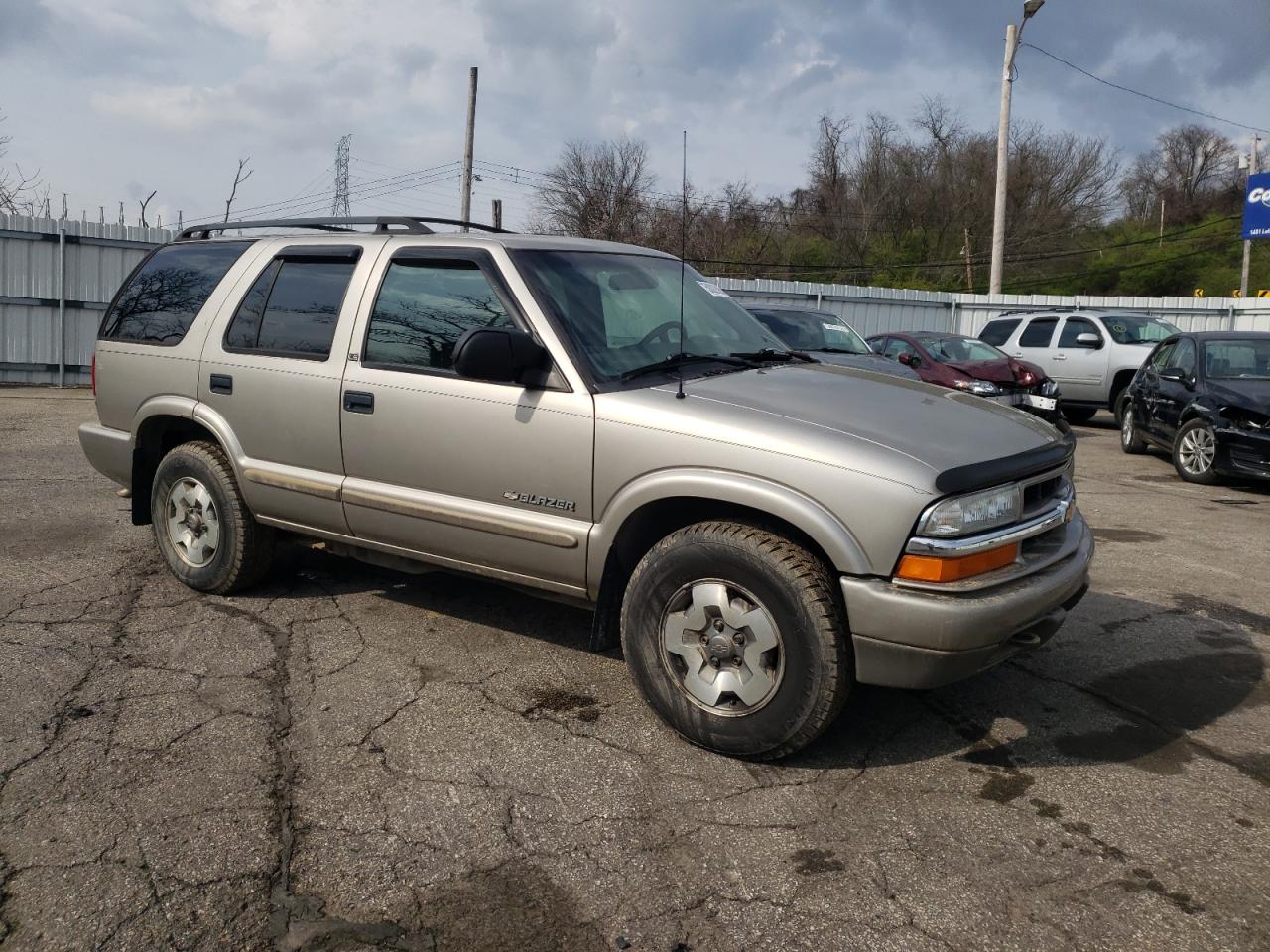 Photo 3 VIN: 1GNDT13W82K215025 - CHEVROLET BLAZER 