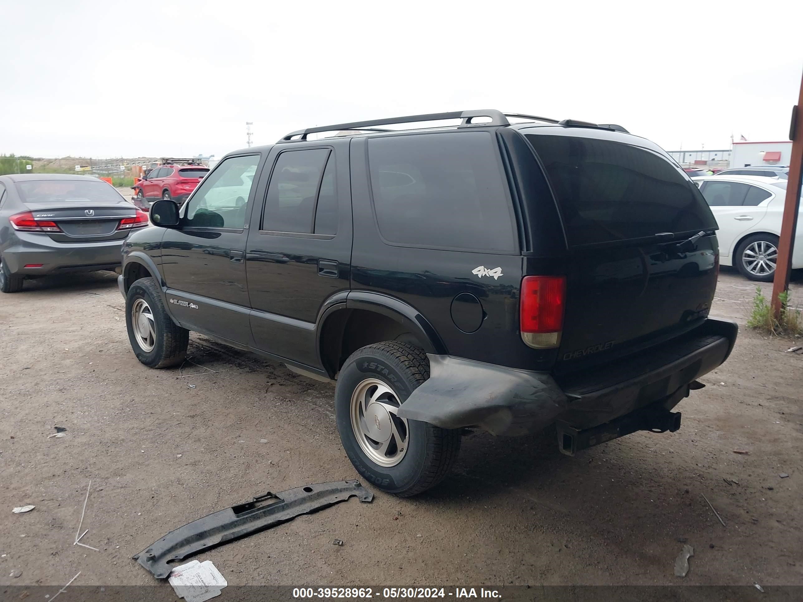 Photo 5 VIN: 1GNDT13W8S2150435 - CHEVROLET BLAZER 