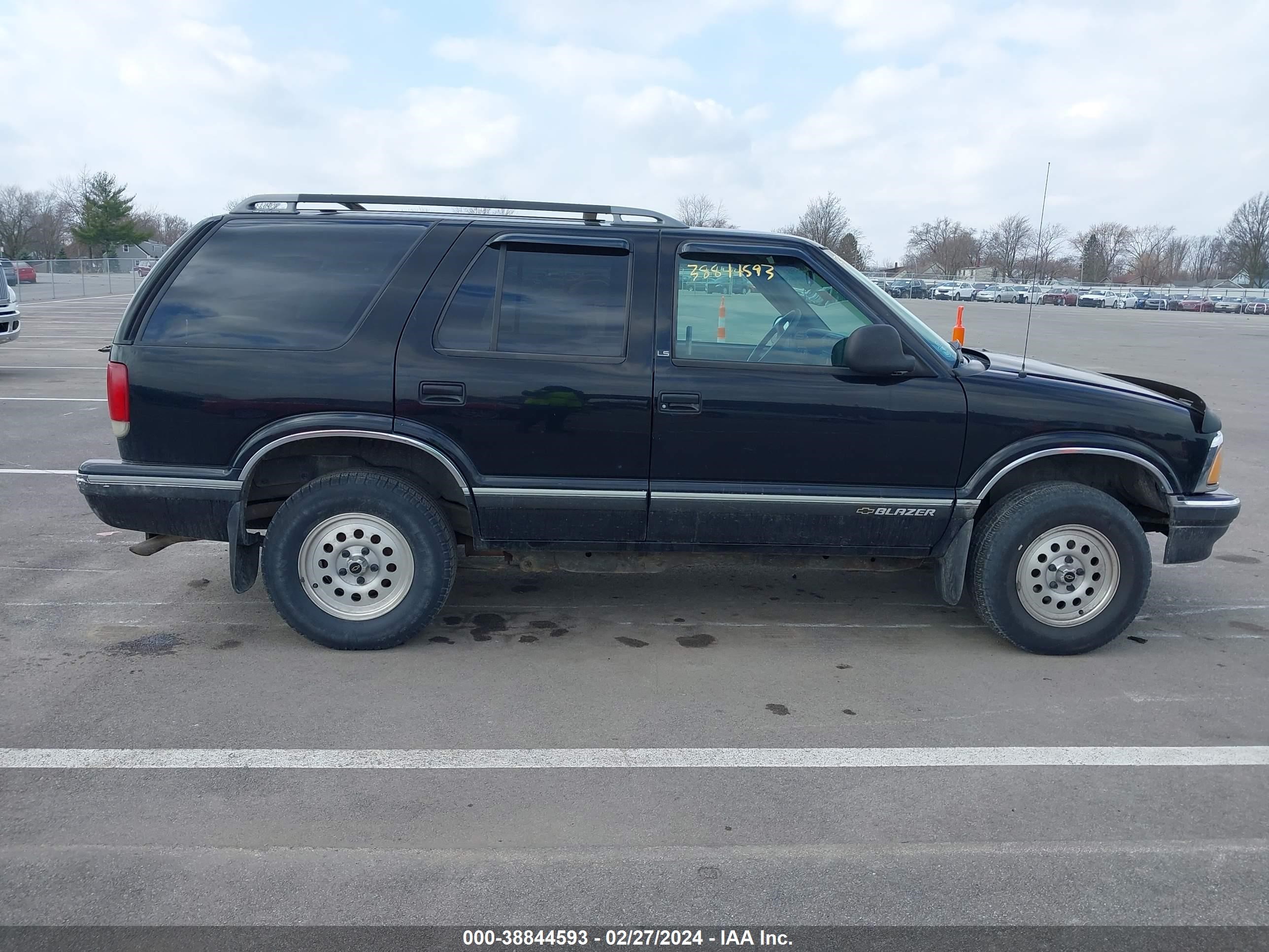 Photo 13 VIN: 1GNDT13W8S2217423 - CHEVROLET BLAZER 