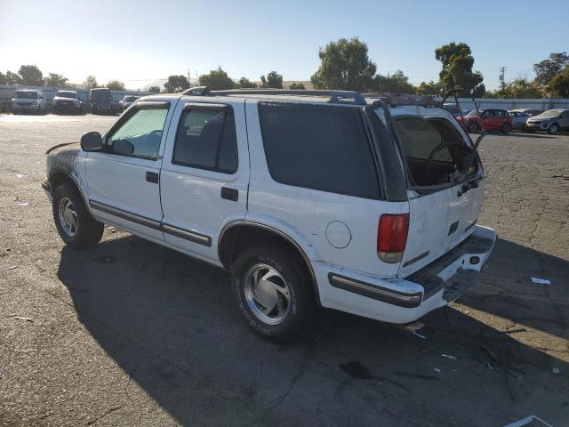 Photo 1 VIN: 1GNDT13W8W2132457 - CHEVROLET BLAZER 