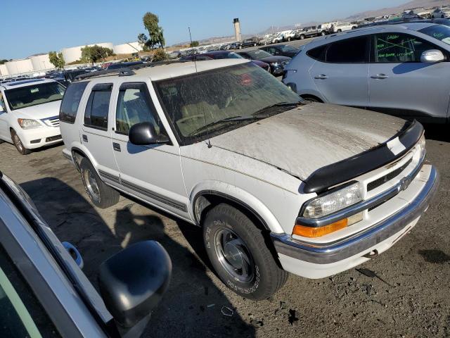 Photo 3 VIN: 1GNDT13W8W2132457 - CHEVROLET BLAZER 