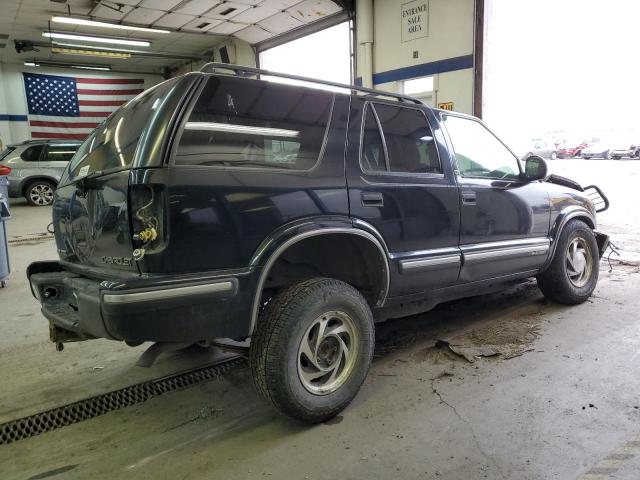 Photo 2 VIN: 1GNDT13W8W2281757 - CHEVROLET BLAZER 