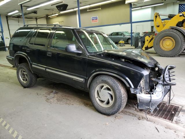 Photo 3 VIN: 1GNDT13W8W2281757 - CHEVROLET BLAZER 