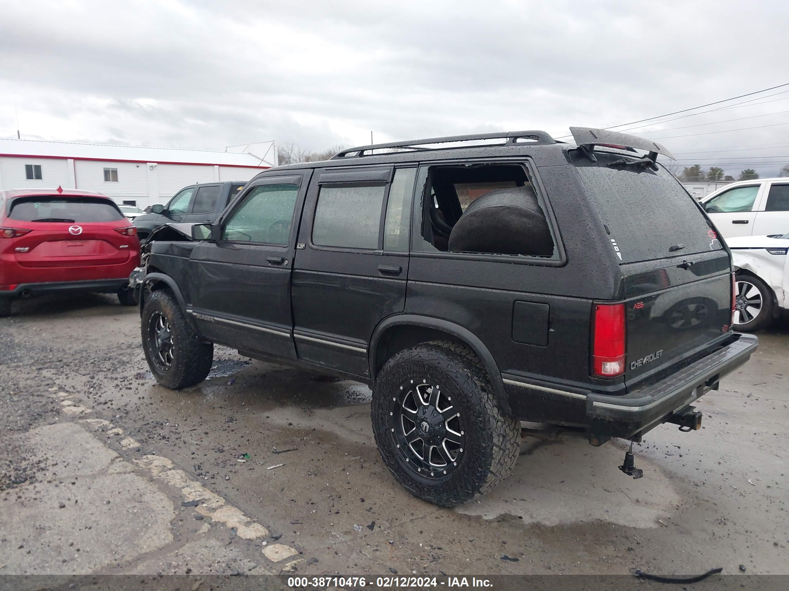 Photo 2 VIN: 1GNDT13W9R0173468 - CHEVROLET BLAZER 