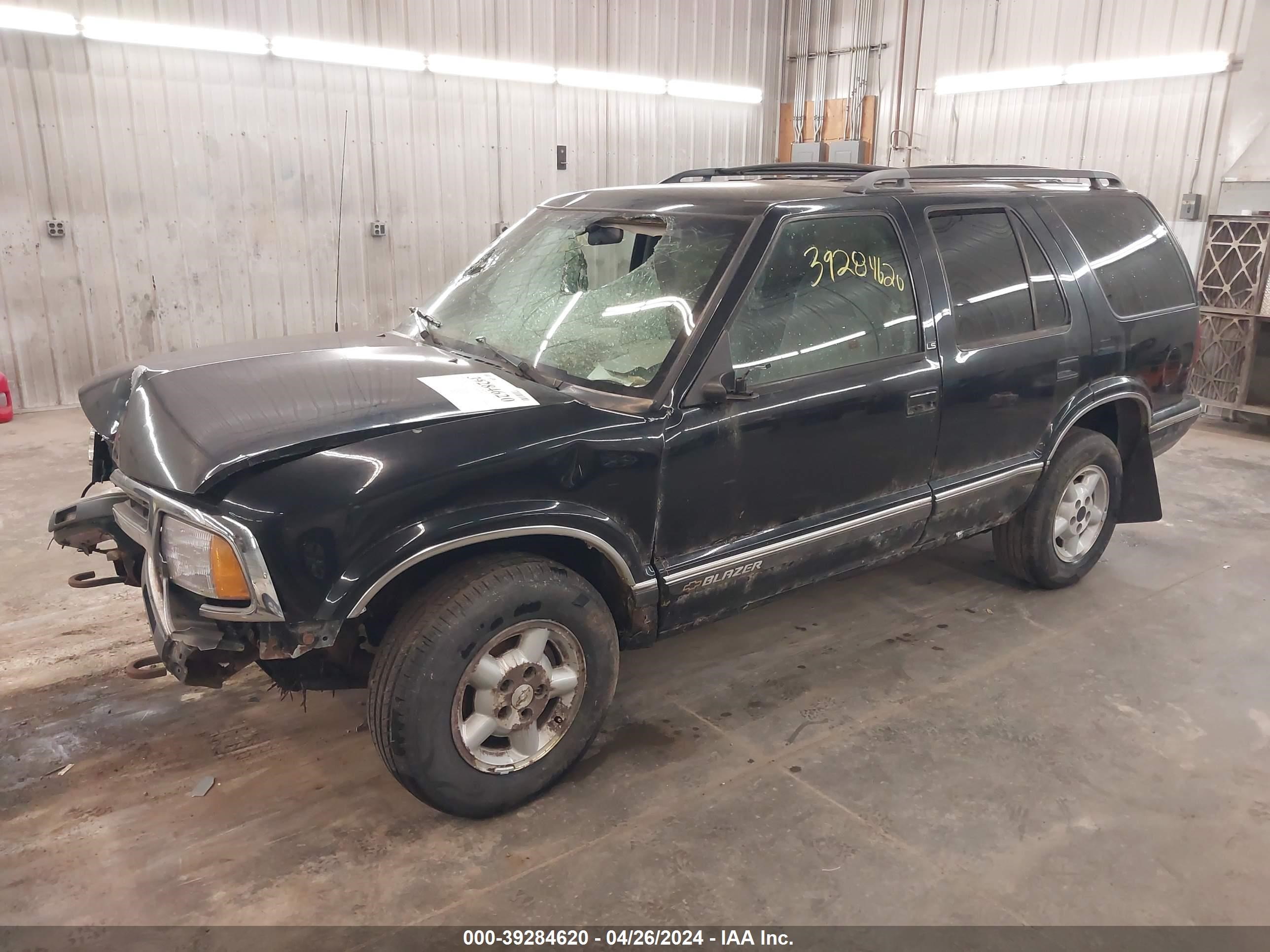 Photo 1 VIN: 1GNDT13W9T2138179 - CHEVROLET BLAZER 