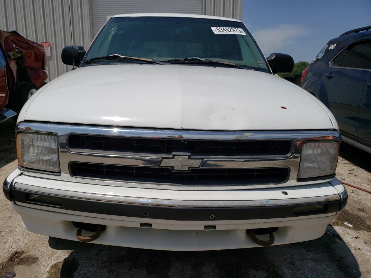 Photo 4 VIN: 1GNDT13W9T2244888 - CHEVROLET BLAZER 