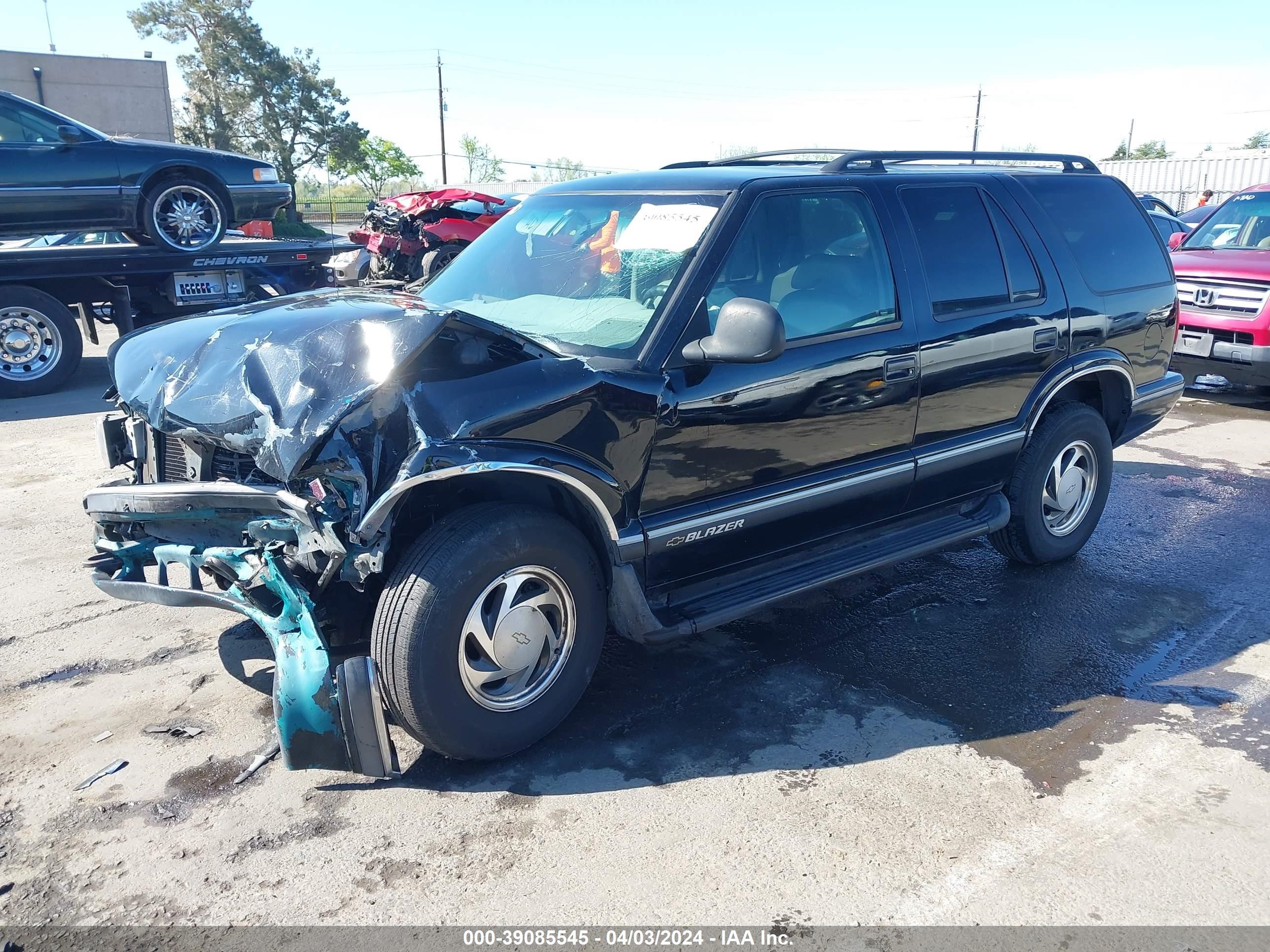 Photo 1 VIN: 1GNDT13WXS2196929 - CHEVROLET BLAZER 