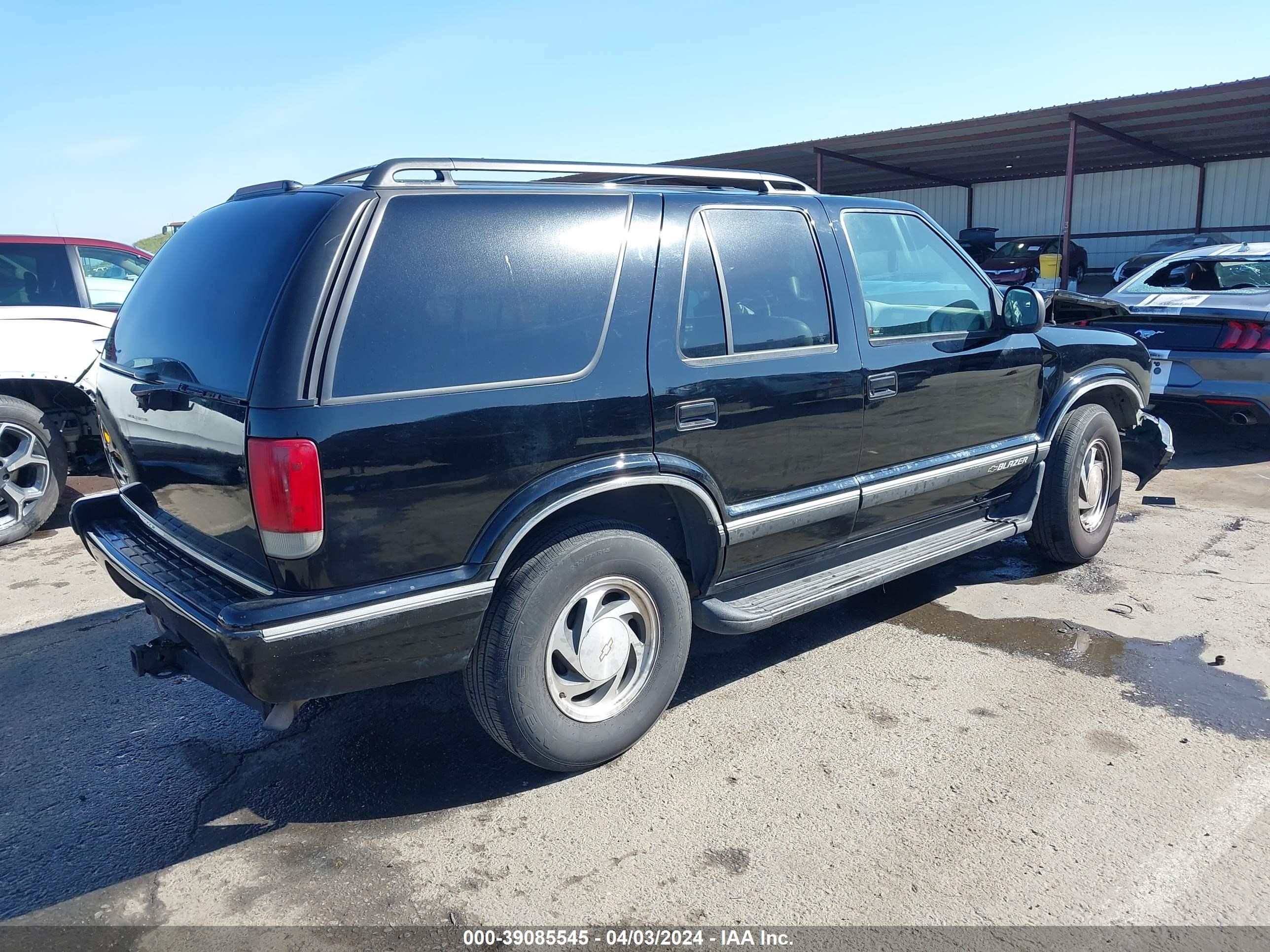 Photo 3 VIN: 1GNDT13WXS2196929 - CHEVROLET BLAZER 