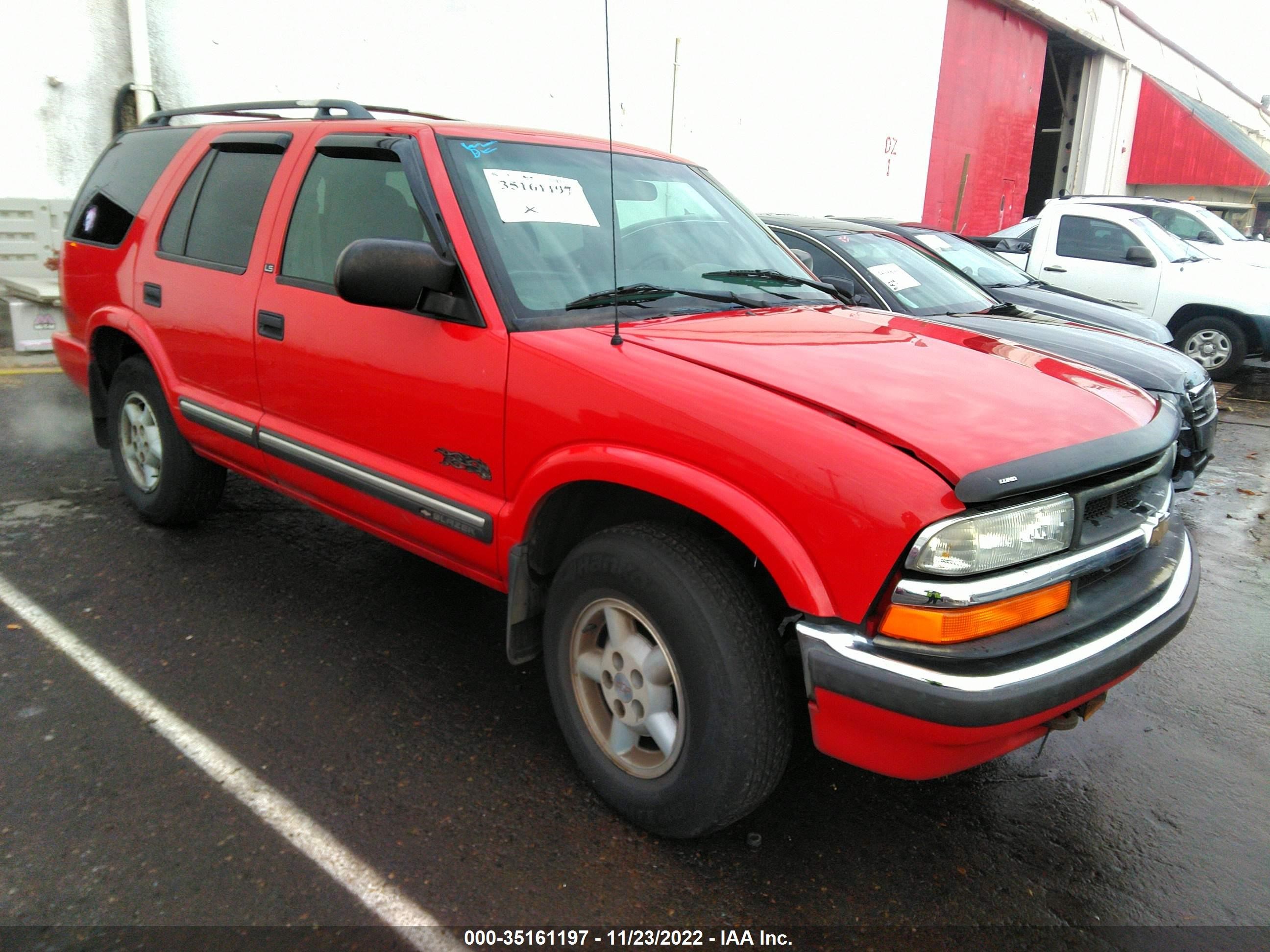 Photo 0 VIN: 1GNDT13WXY2374461 - CHEVROLET BLAZER 