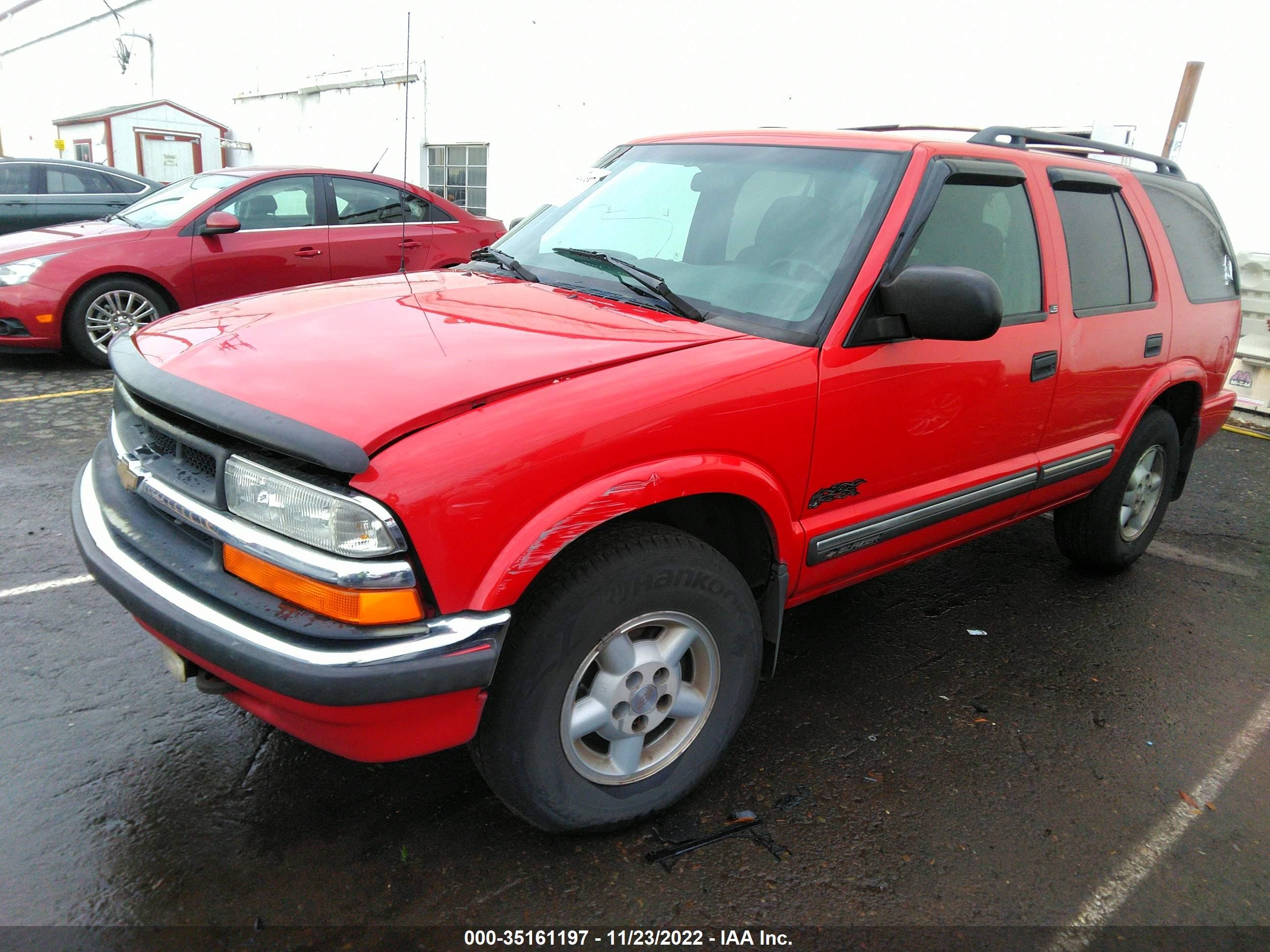 Photo 1 VIN: 1GNDT13WXY2374461 - CHEVROLET BLAZER 