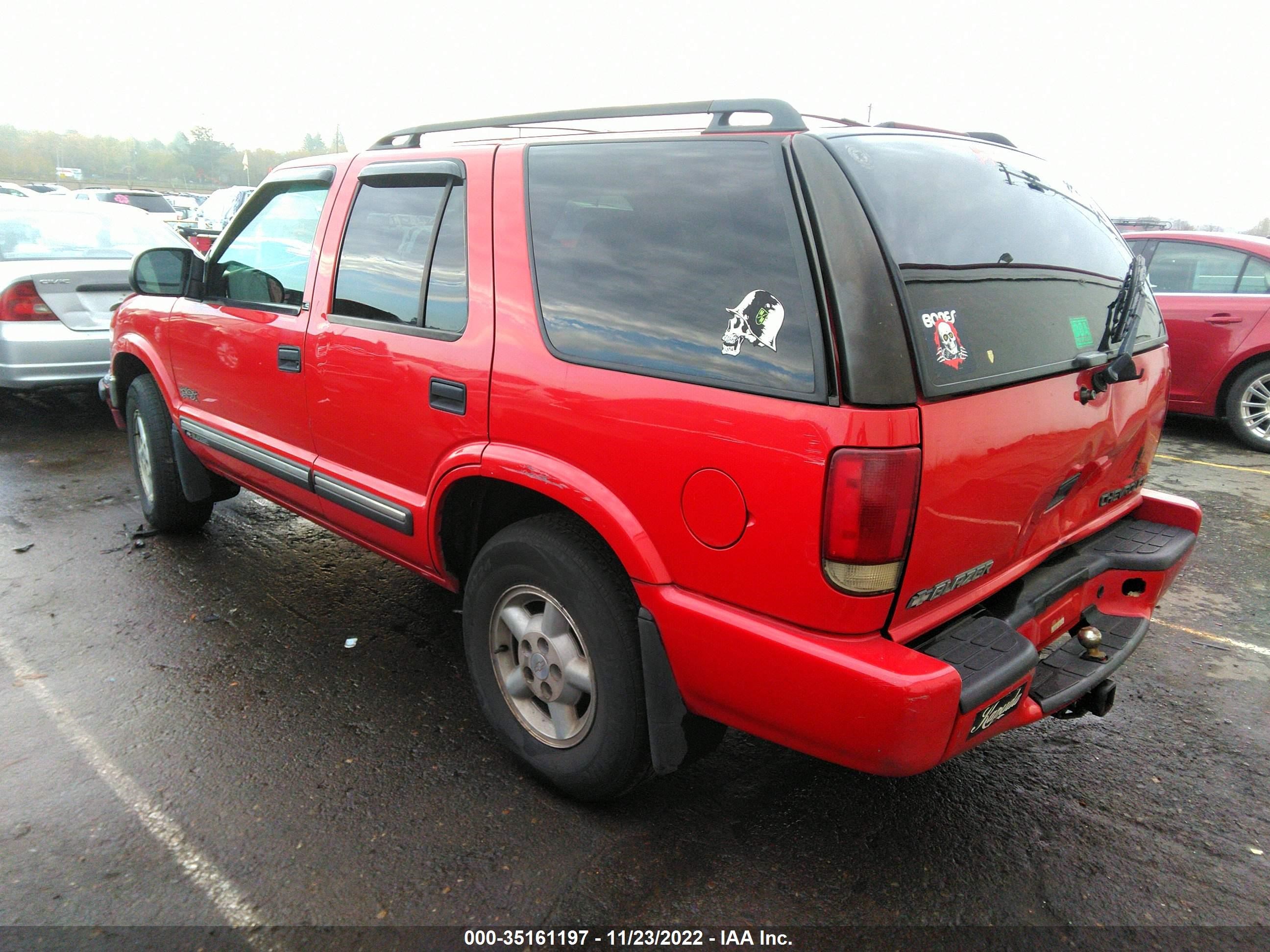 Photo 2 VIN: 1GNDT13WXY2374461 - CHEVROLET BLAZER 