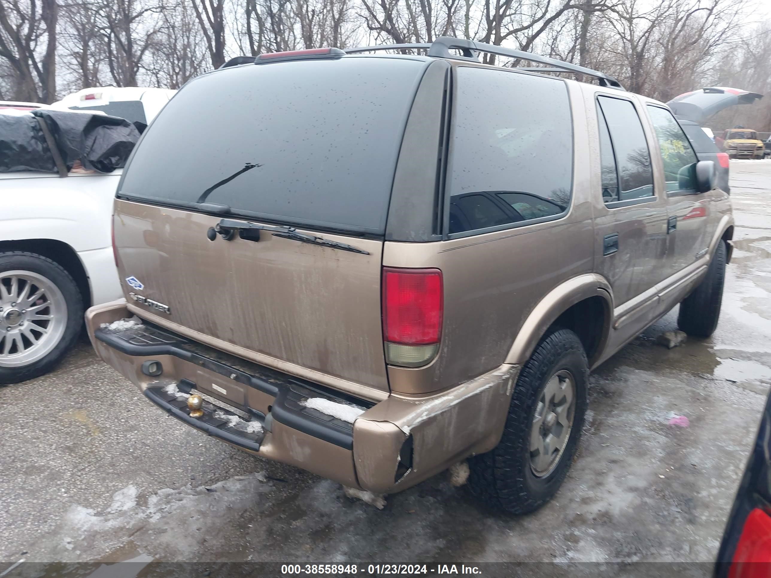 Photo 3 VIN: 1GNDT13X04K156922 - CHEVROLET BLAZER 