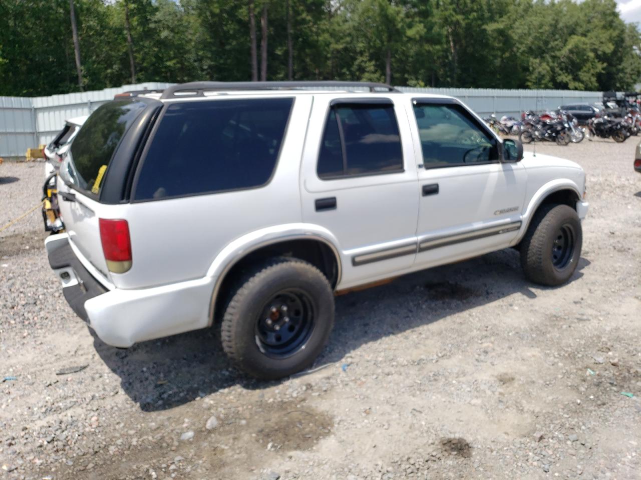 Photo 2 VIN: 1GNDT13X43K170885 - CHEVROLET BLAZER 