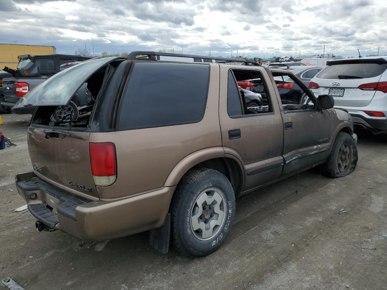 Photo 2 VIN: 1GNDT13X53K105673 - CHEVROLET BLAZER 