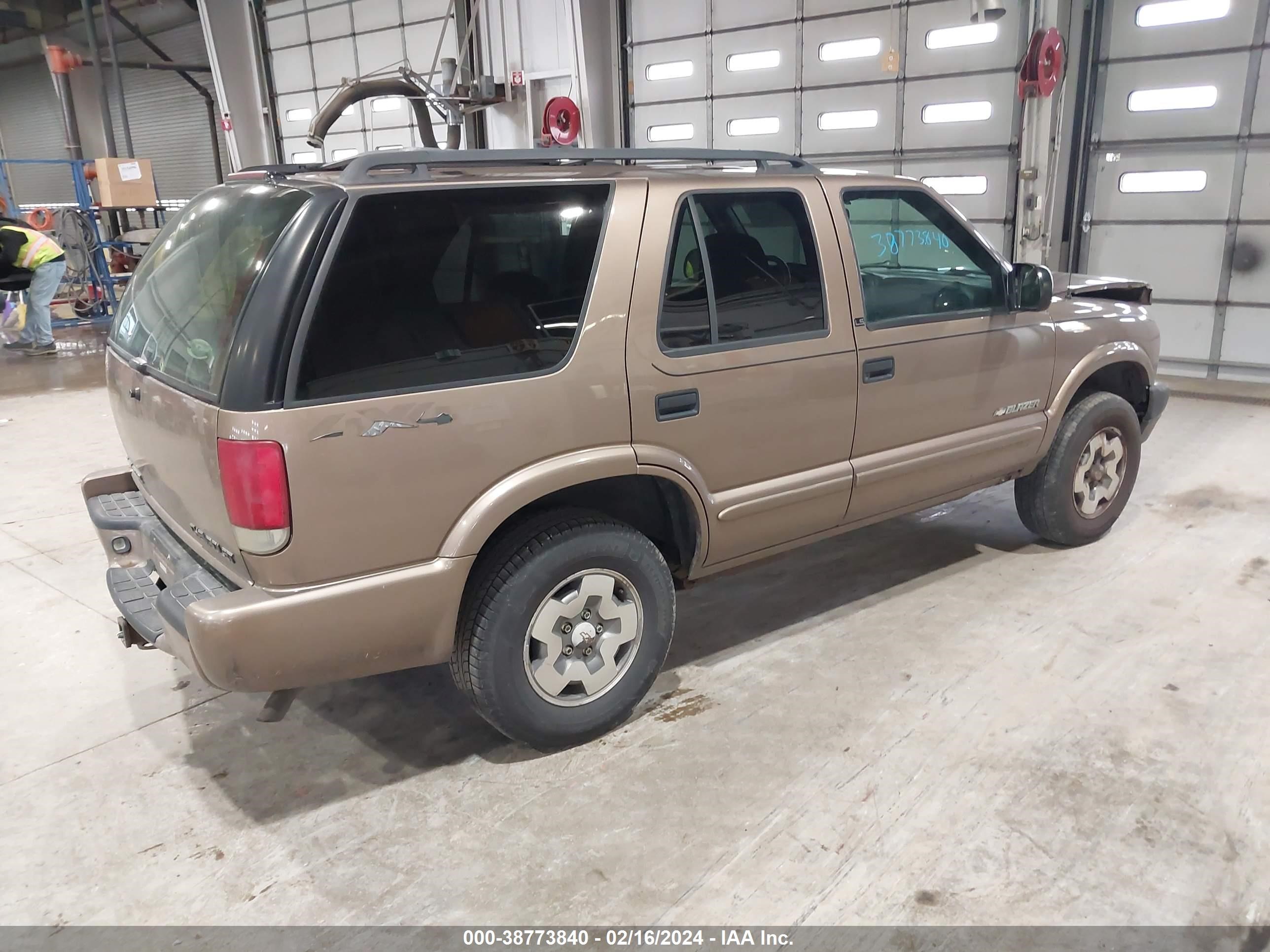 Photo 3 VIN: 1GNDT13X53K146224 - CHEVROLET BLAZER 