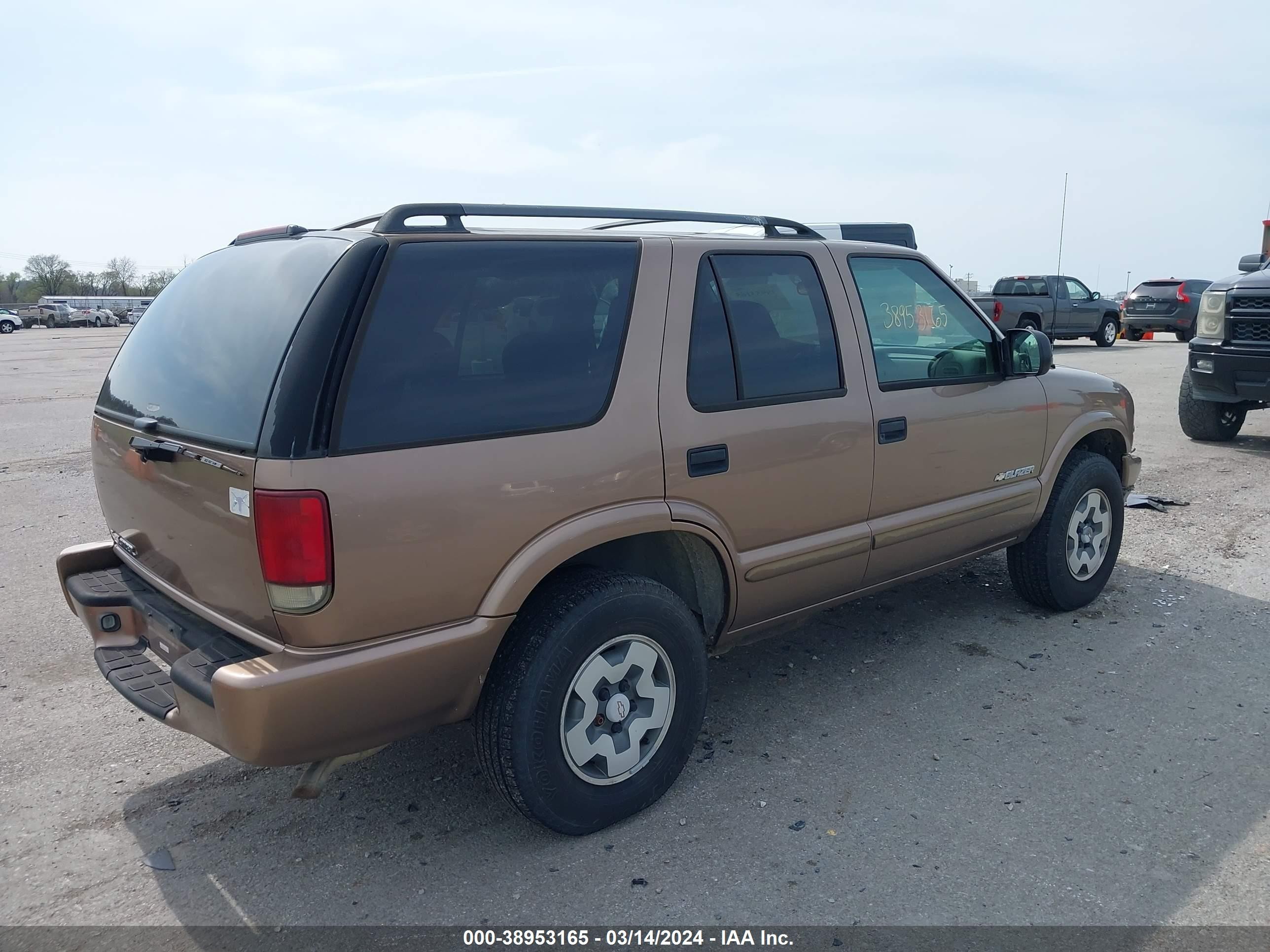 Photo 3 VIN: 1GNDT13X54K163364 - CHEVROLET BLAZER 