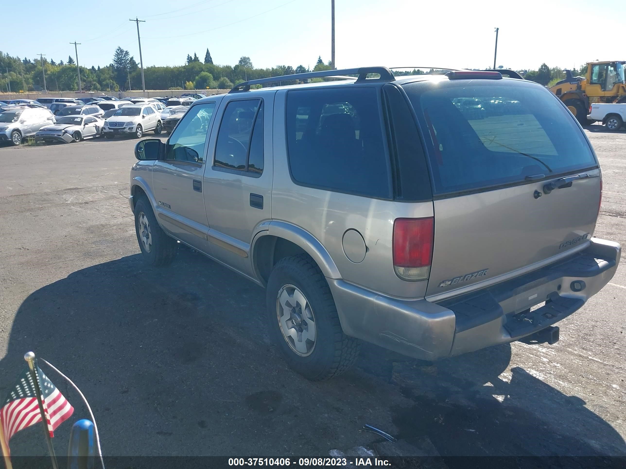 Photo 2 VIN: 1GNDT13X83K103044 - CHEVROLET BLAZER 