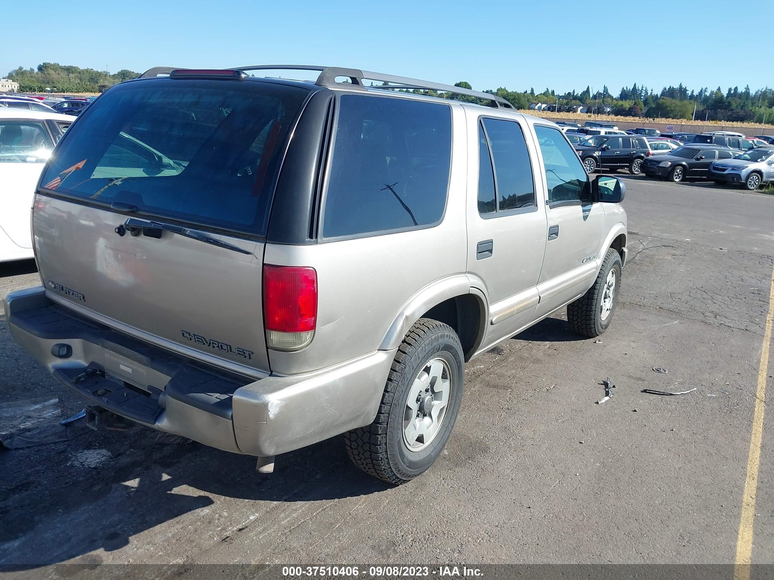 Photo 3 VIN: 1GNDT13X83K103044 - CHEVROLET BLAZER 