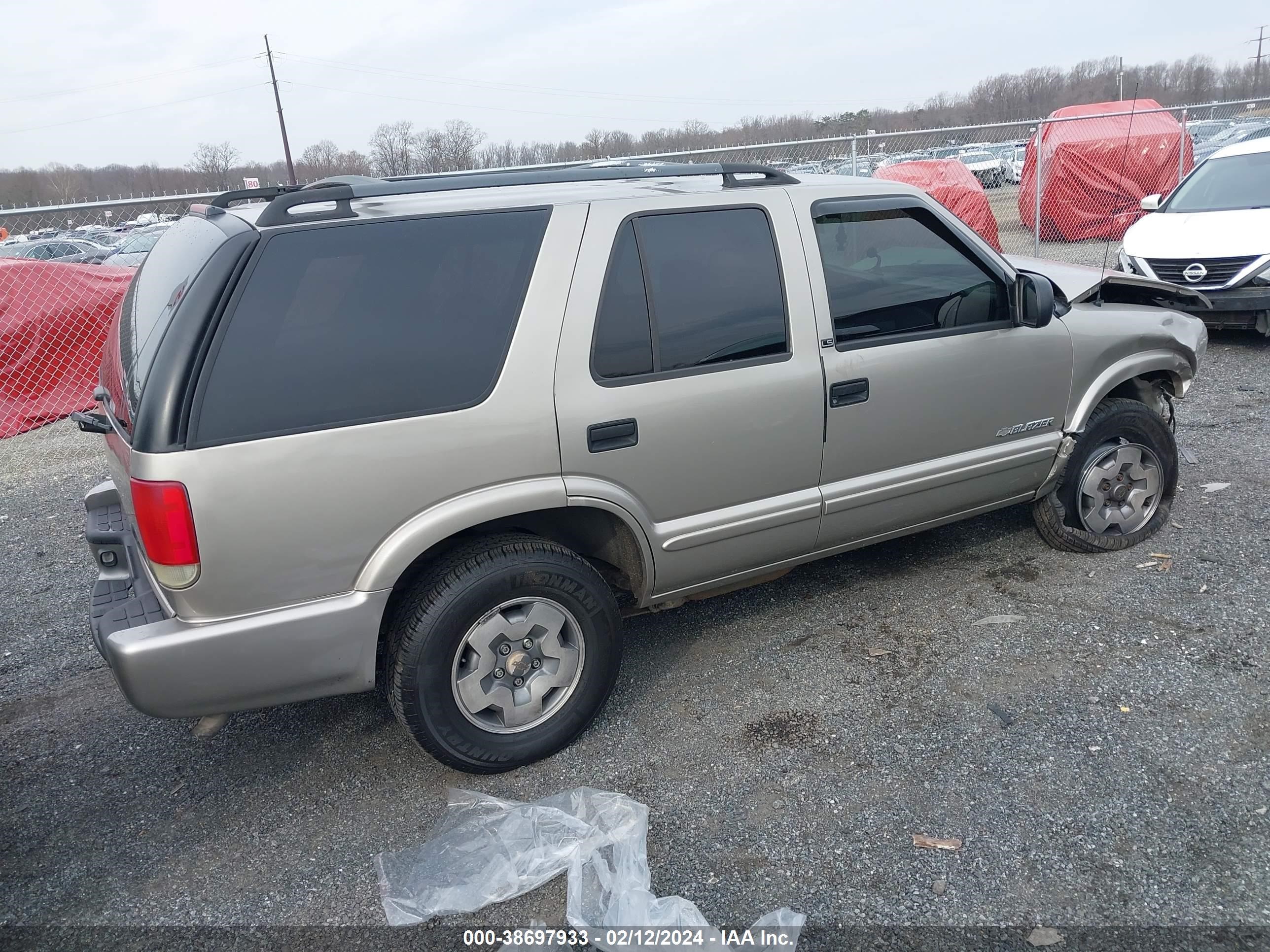 Photo 3 VIN: 1GNDT13X83K186653 - CHEVROLET BLAZER 