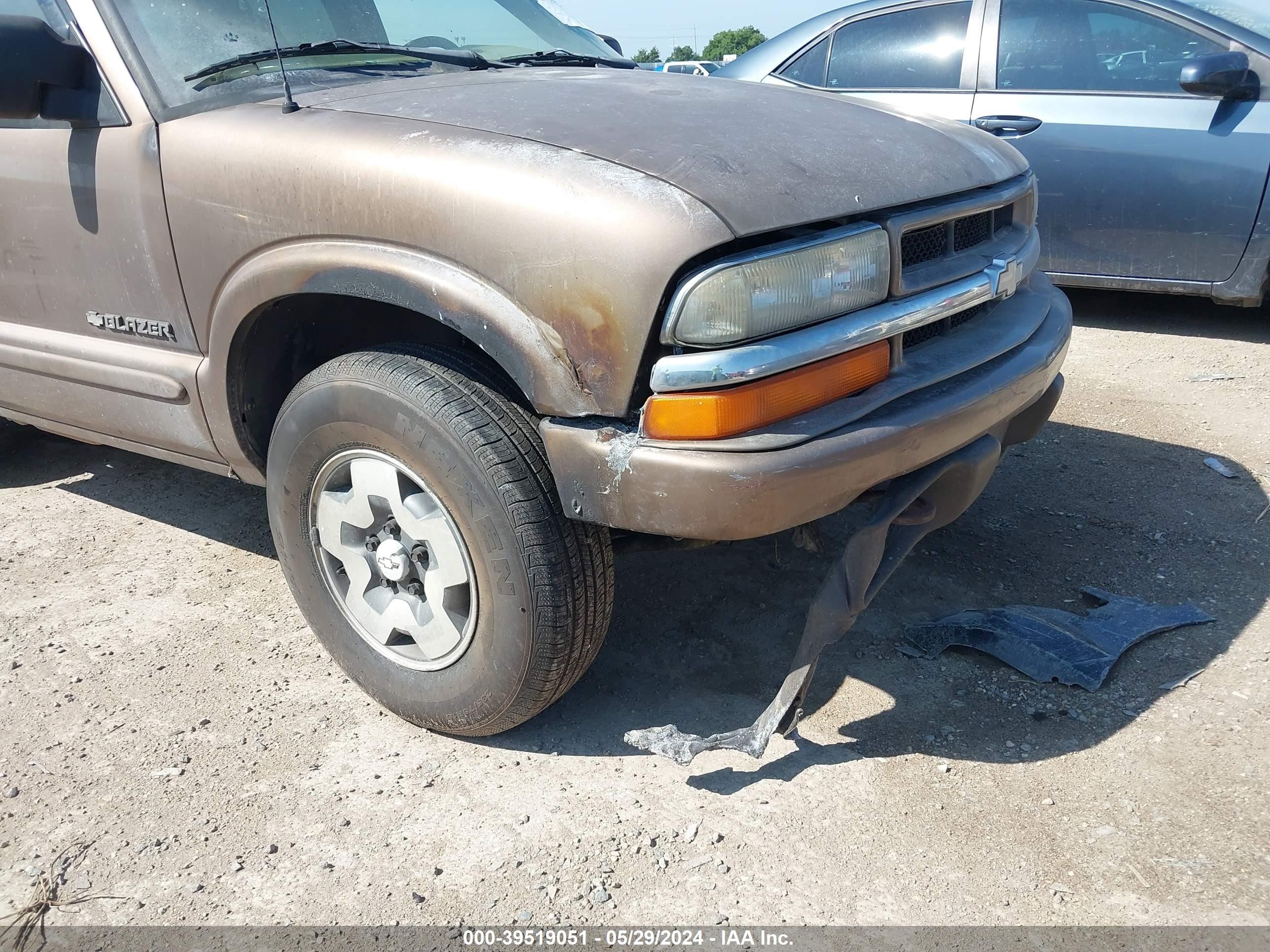 Photo 5 VIN: 1GNDT13X93K114215 - CHEVROLET BLAZER 