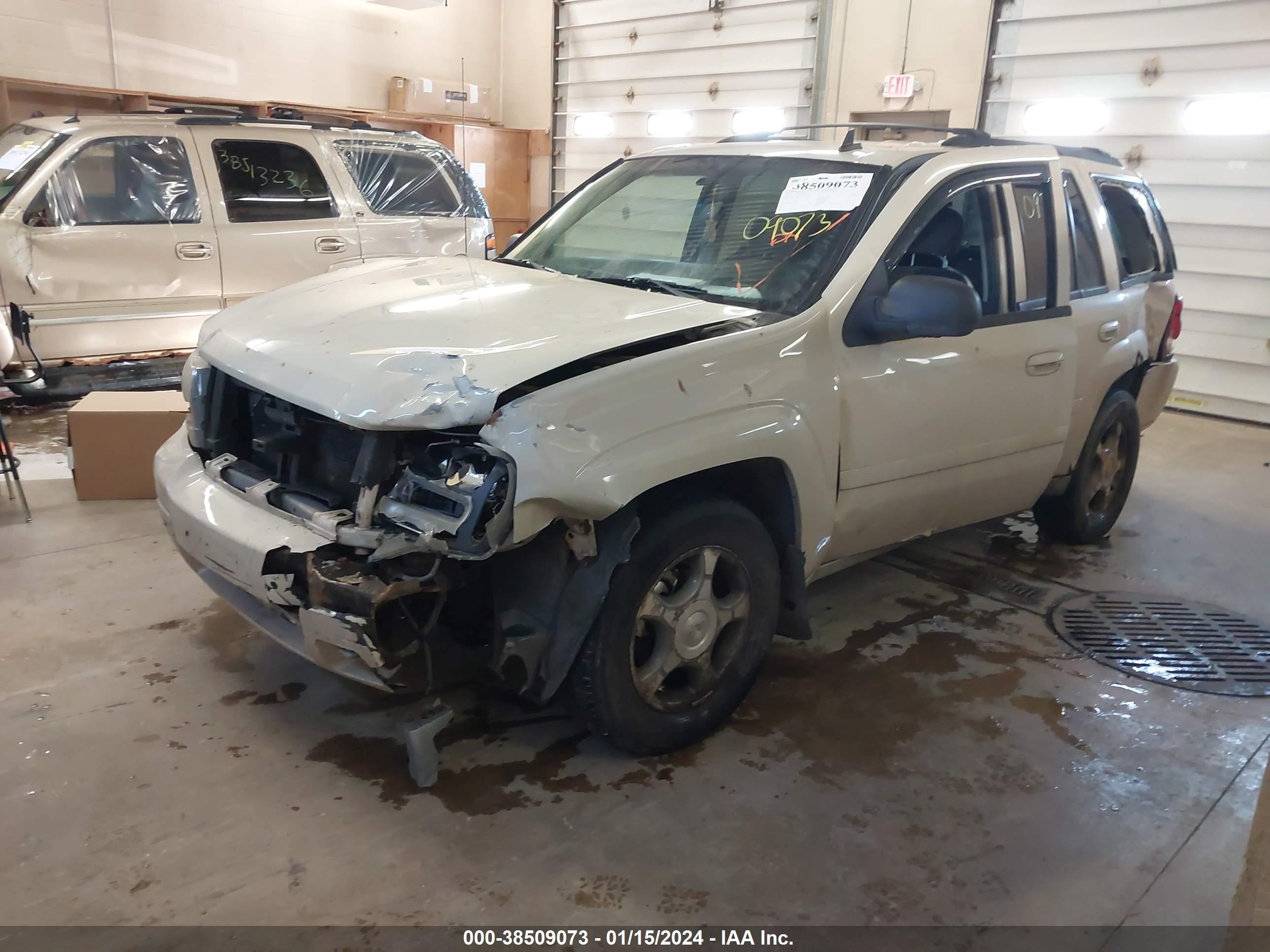 Photo 1 VIN: 1GNDT33SX92112398 - CHEVROLET TRAILBLAZER 