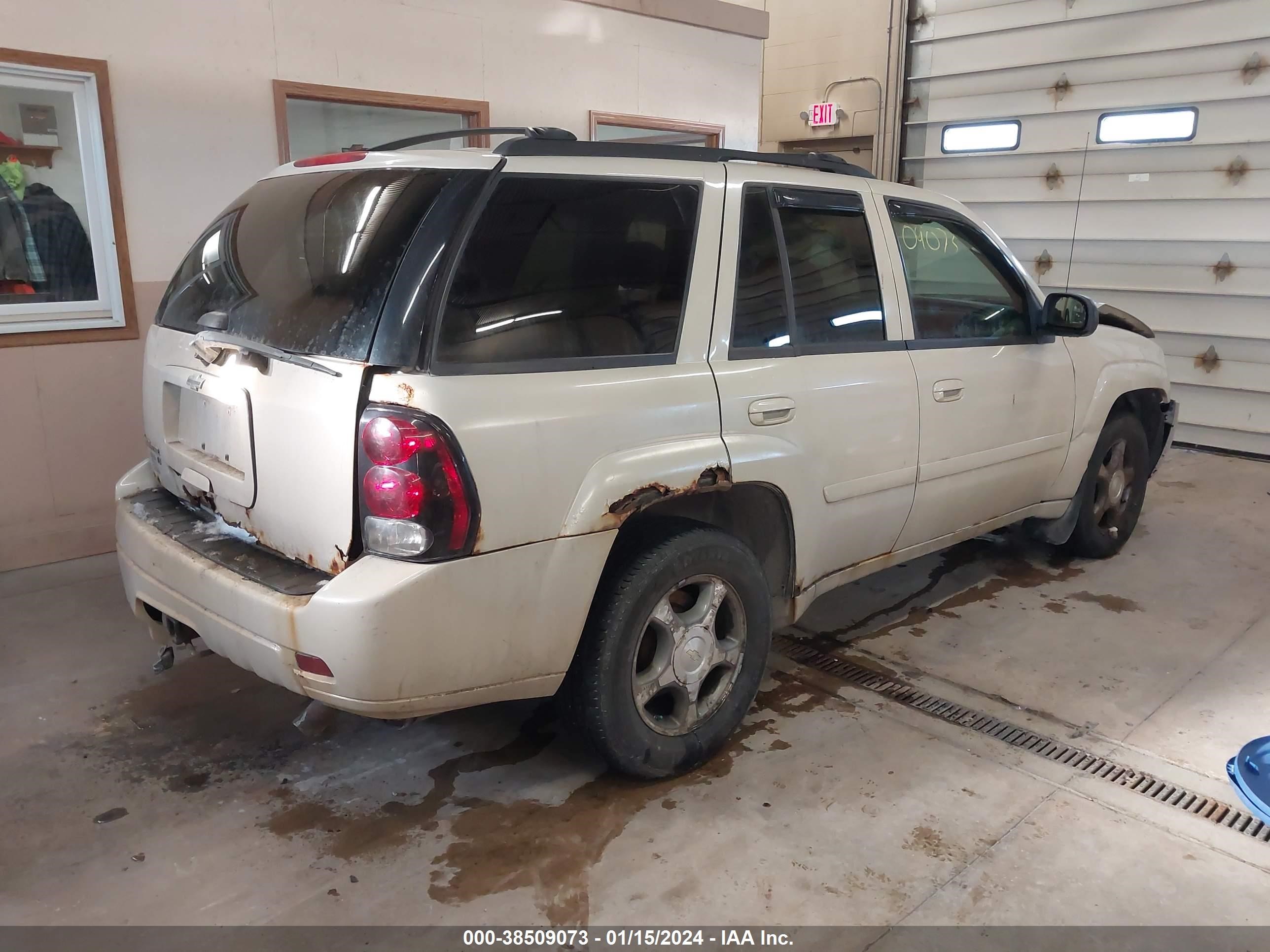 Photo 3 VIN: 1GNDT33SX92112398 - CHEVROLET TRAILBLAZER 