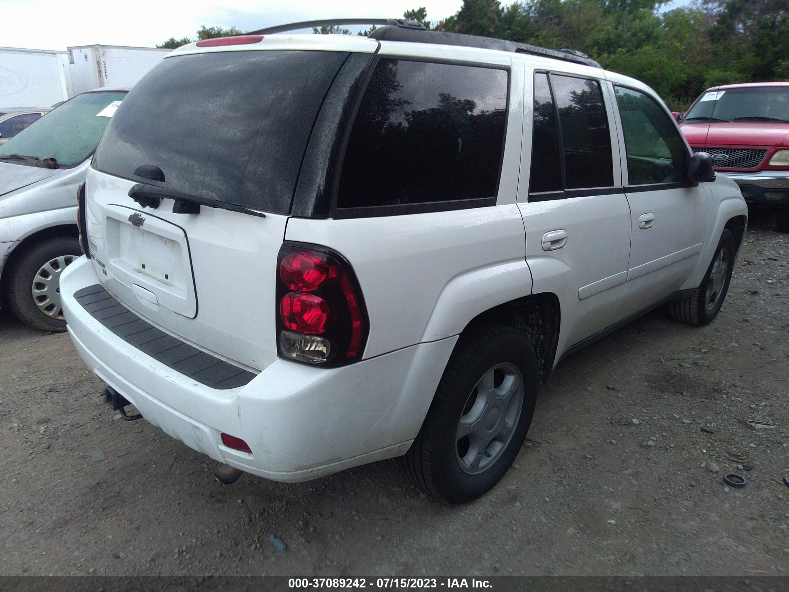 Photo 3 VIN: 1GNDT33SX92133459 - CHEVROLET TRAILBLAZER 