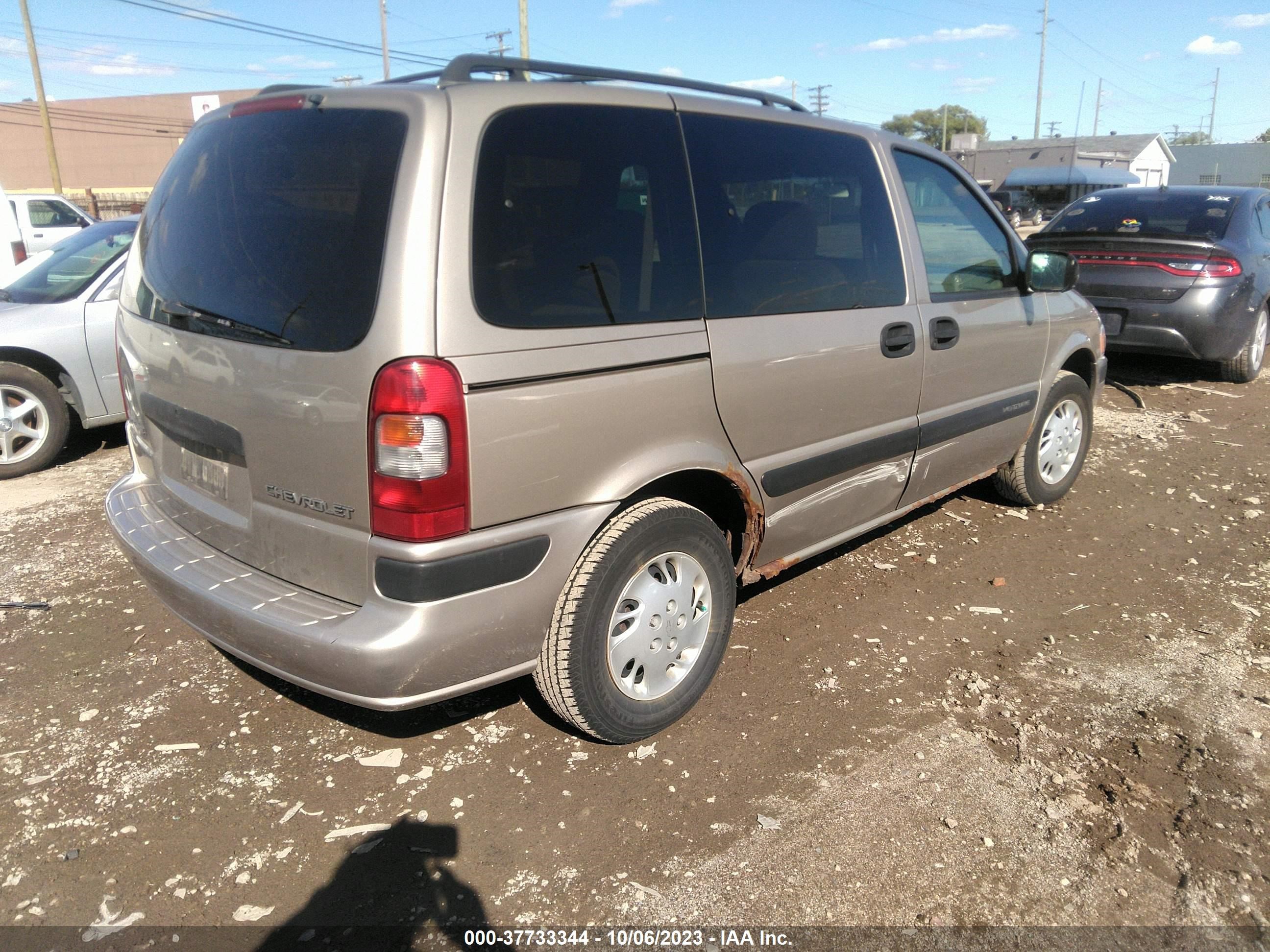 Photo 3 VIN: 1GNDU03E12D101113 - CHEVROLET VENTURE 