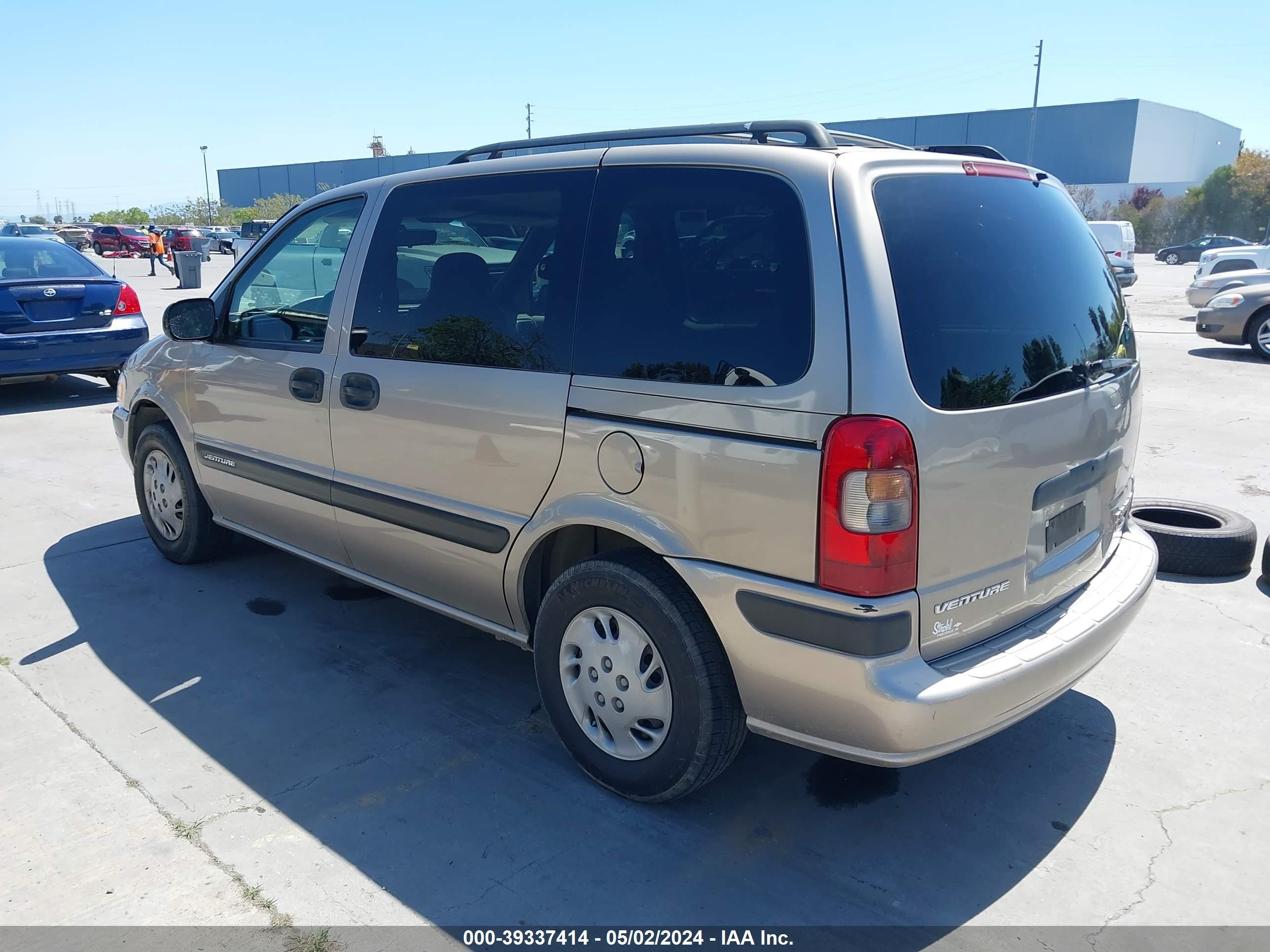 Photo 2 VIN: 1GNDU03E1YD164415 - CHEVROLET VENTURE 