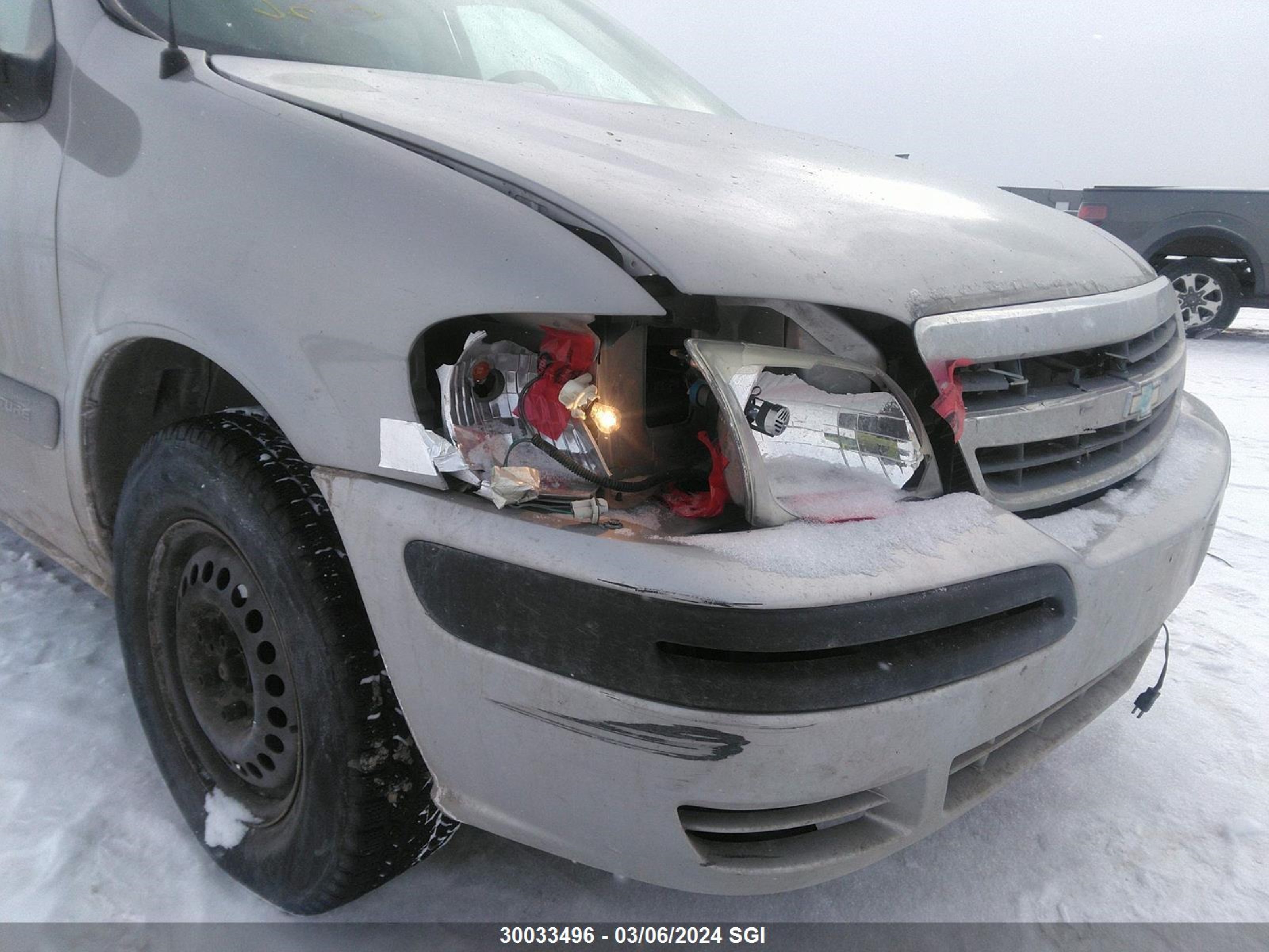 Photo 5 VIN: 1GNDU03E84D210817 - CHEVROLET VENTURE 