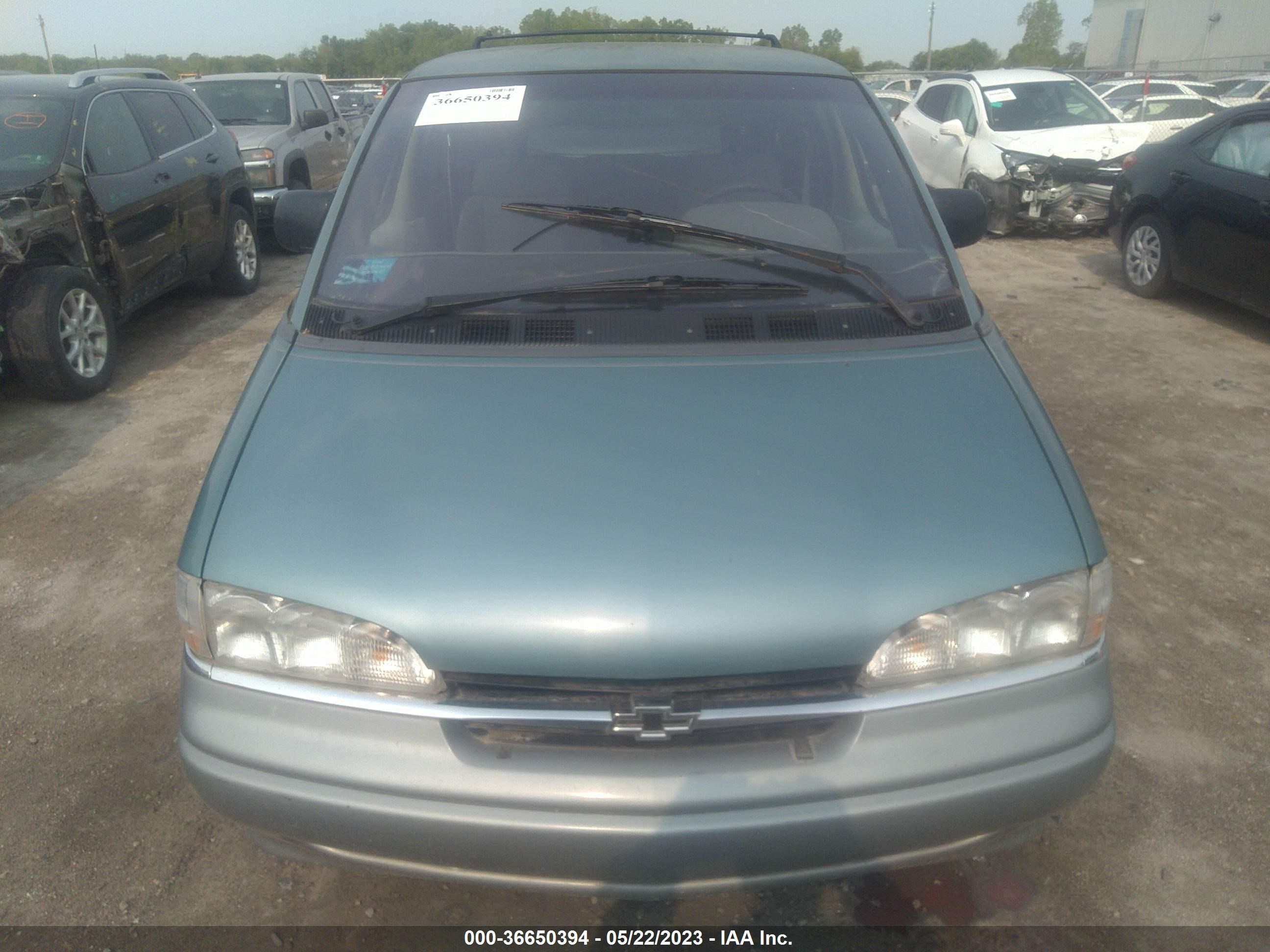 Photo 5 VIN: 1GNDU06D5RT137311 - CHEVROLET LUMINA 