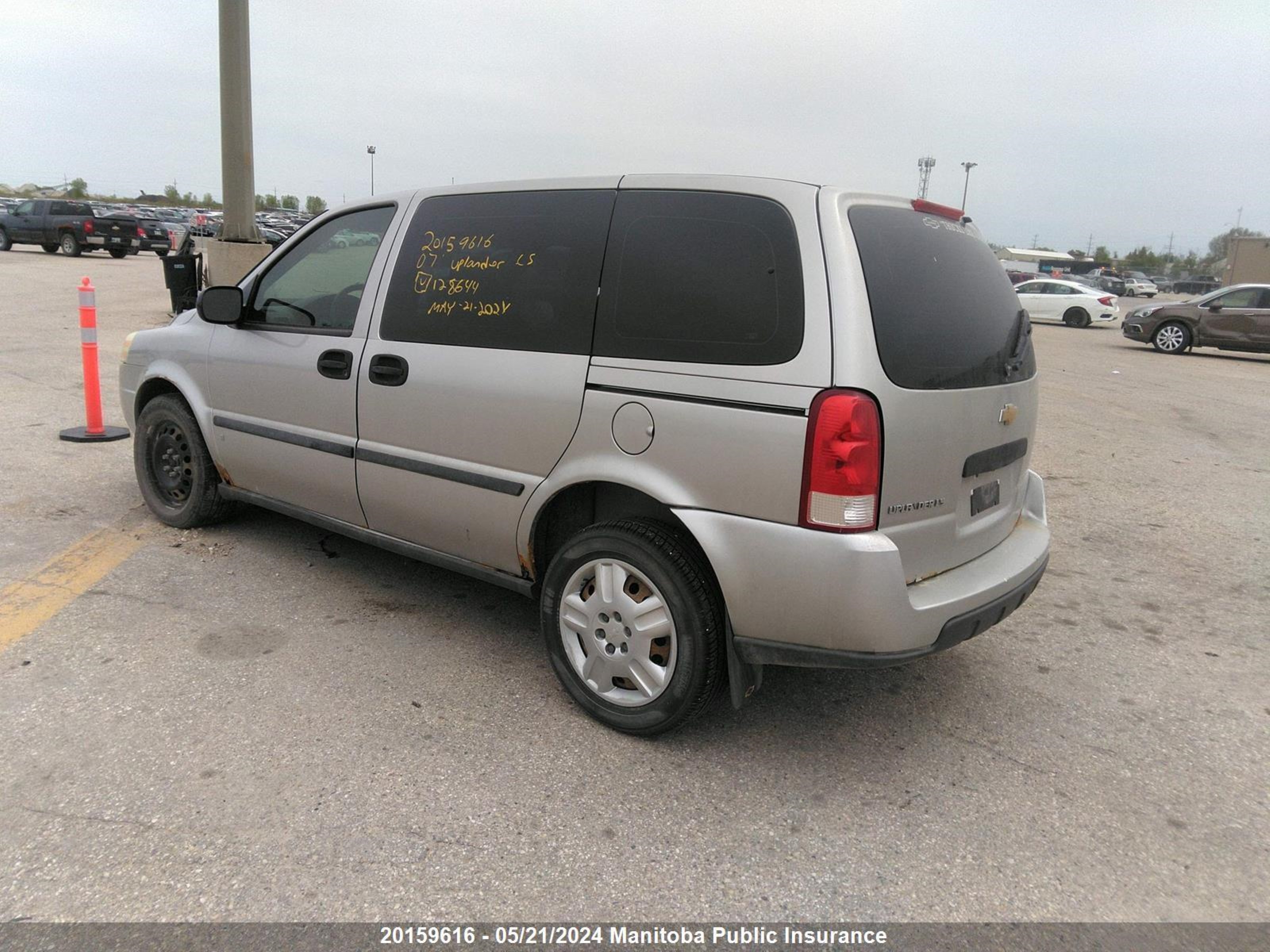 Photo 2 VIN: 1GNDU23127D128644 - CHEVROLET UPLANDER 