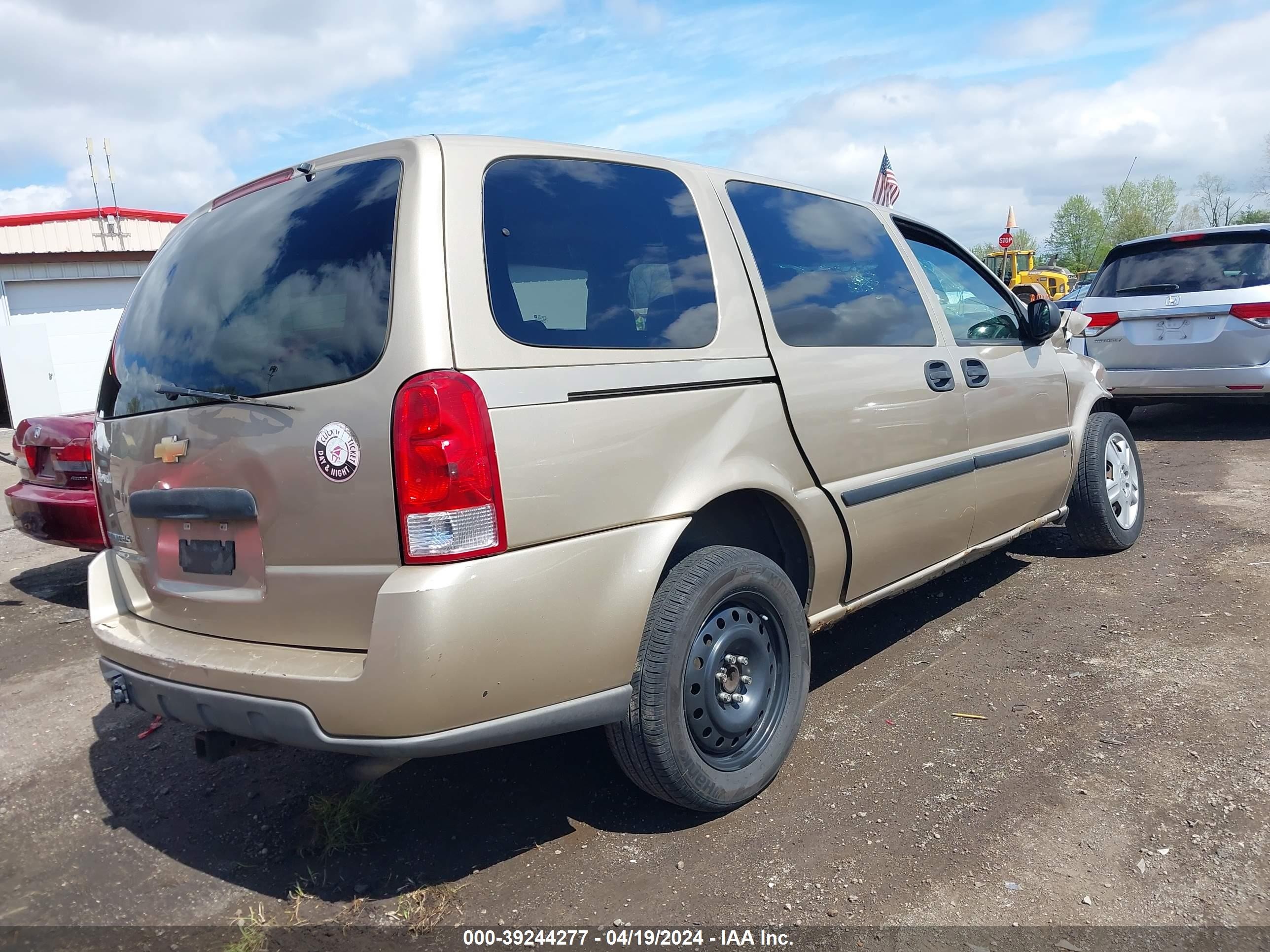 Photo 3 VIN: 1GNDV03L05D304221 - CHEVROLET UPLANDER 