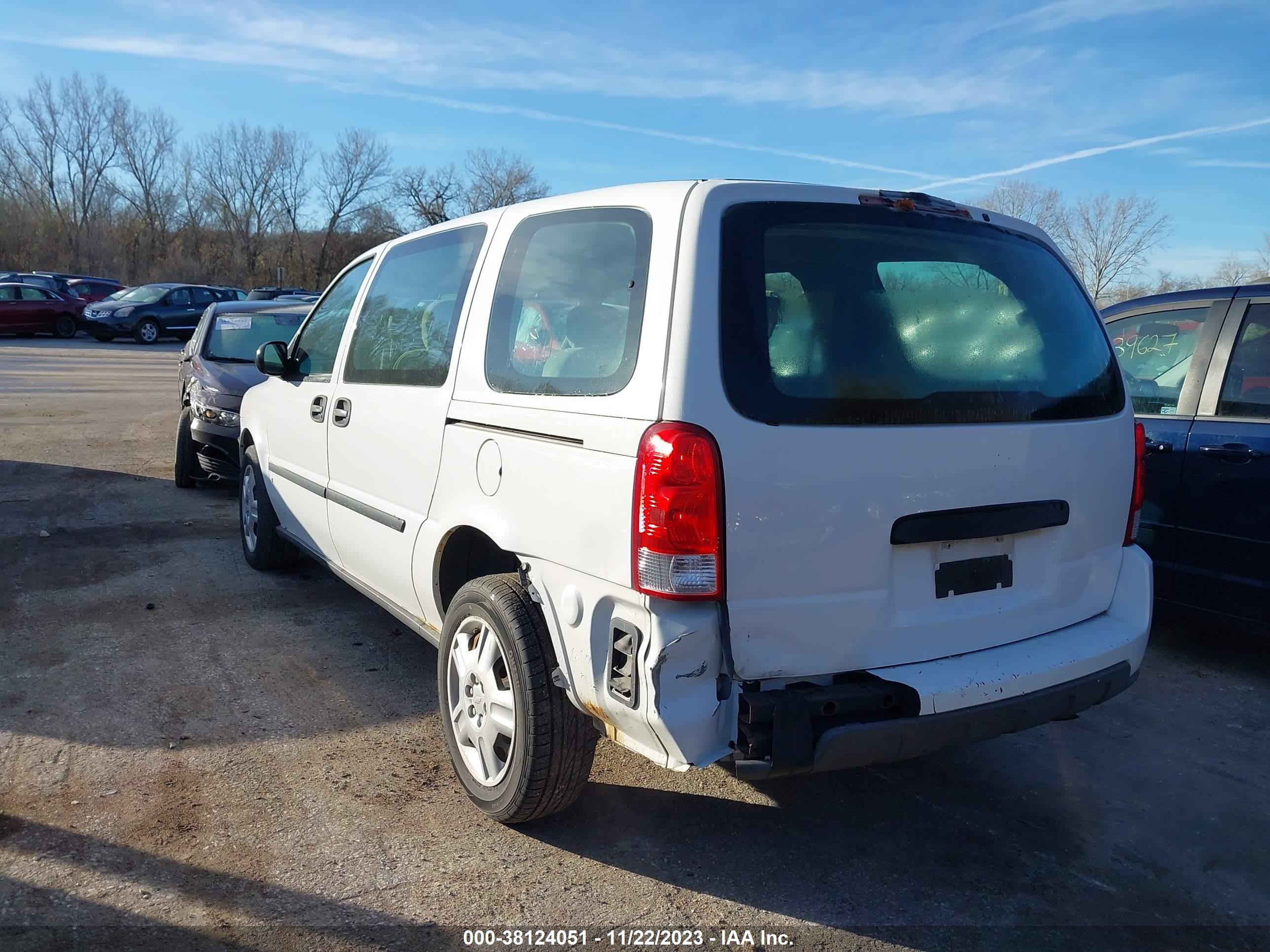 Photo 2 VIN: 1GNDV13W48D153789 - CHEVROLET UPLANDER 