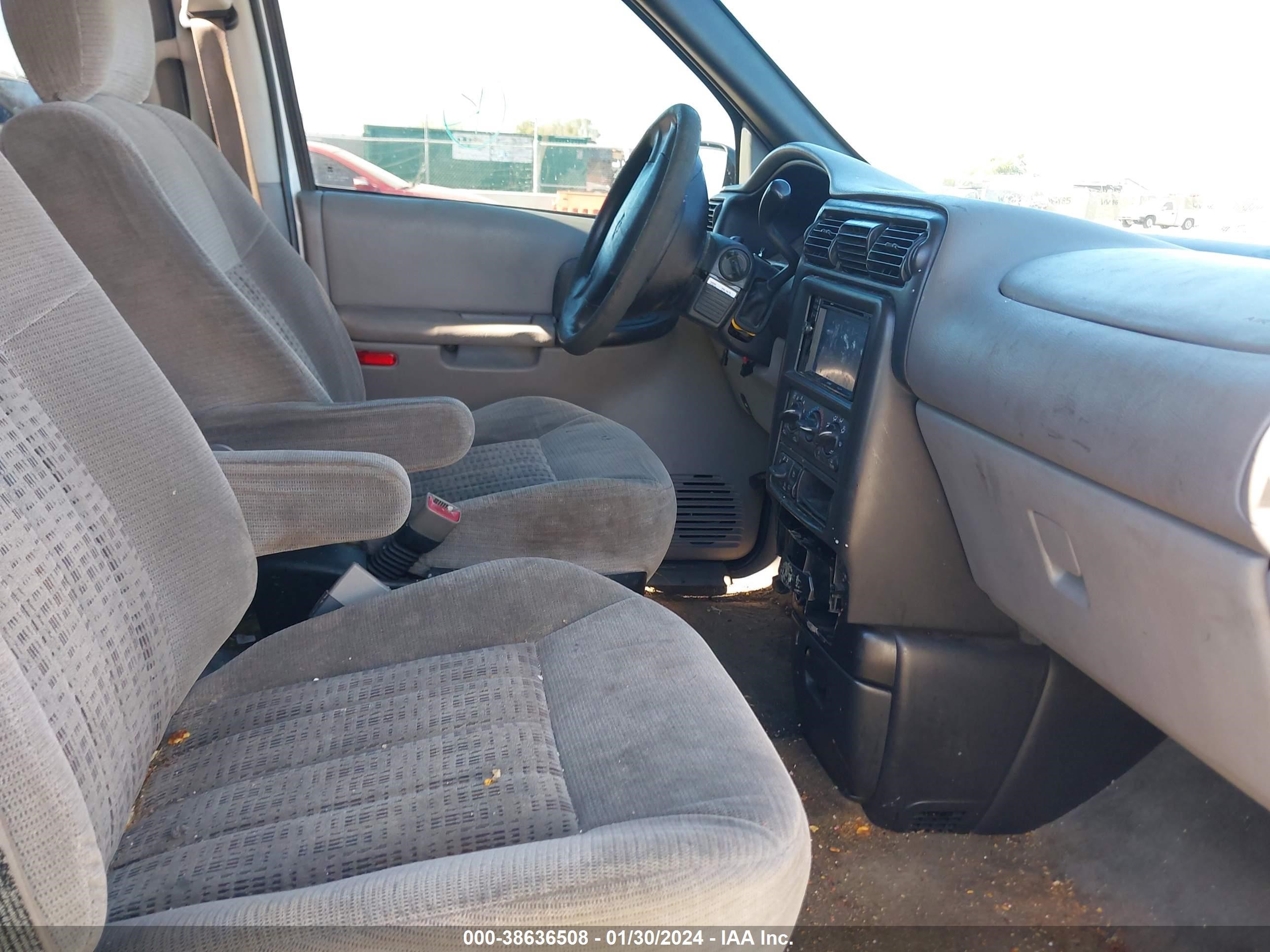 Photo 4 VIN: 1GNDV23E25D103627 - CHEVROLET VENTURE 