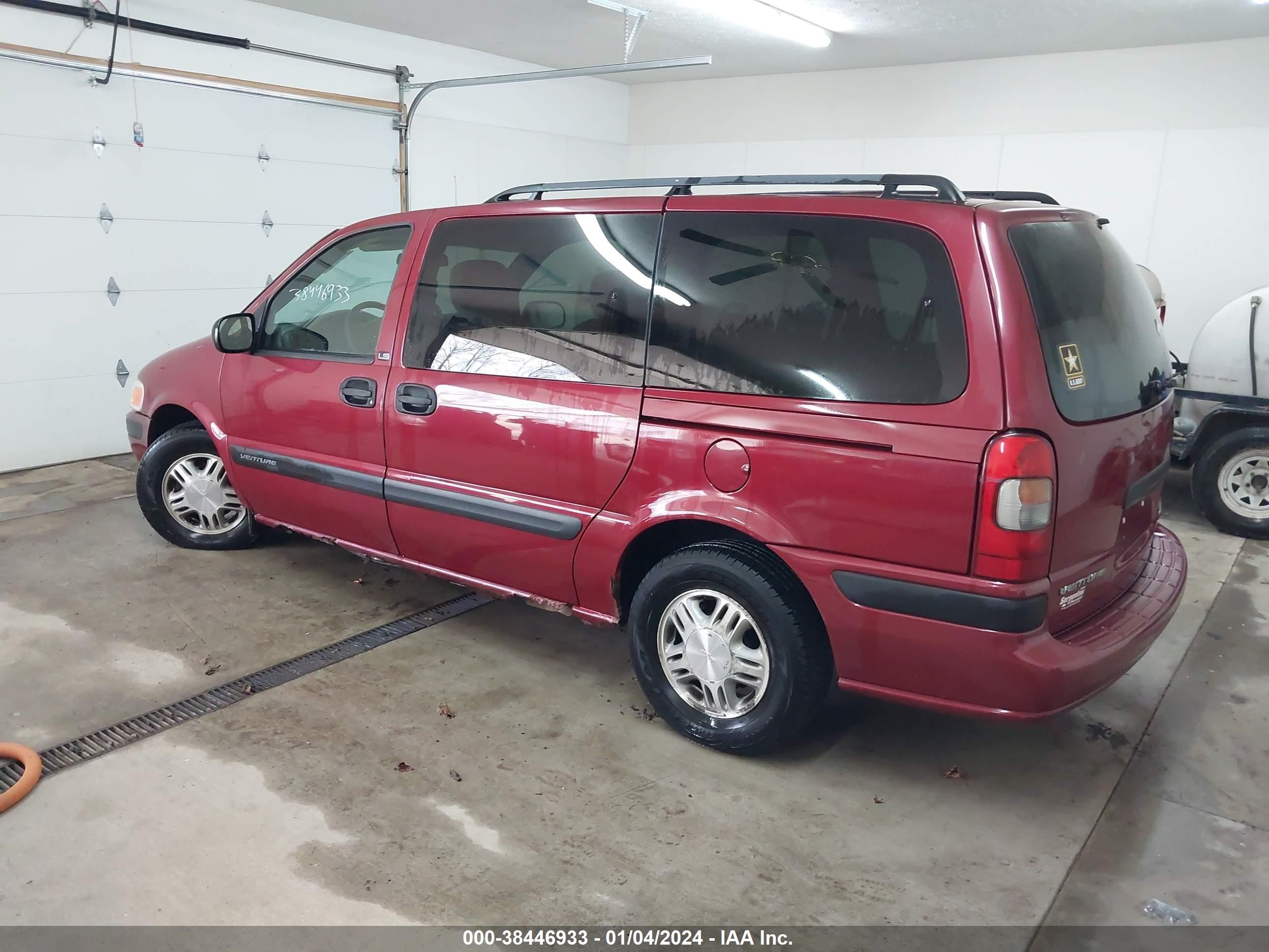 Photo 2 VIN: 1GNDV23E35D137141 - CHEVROLET VENTURE 