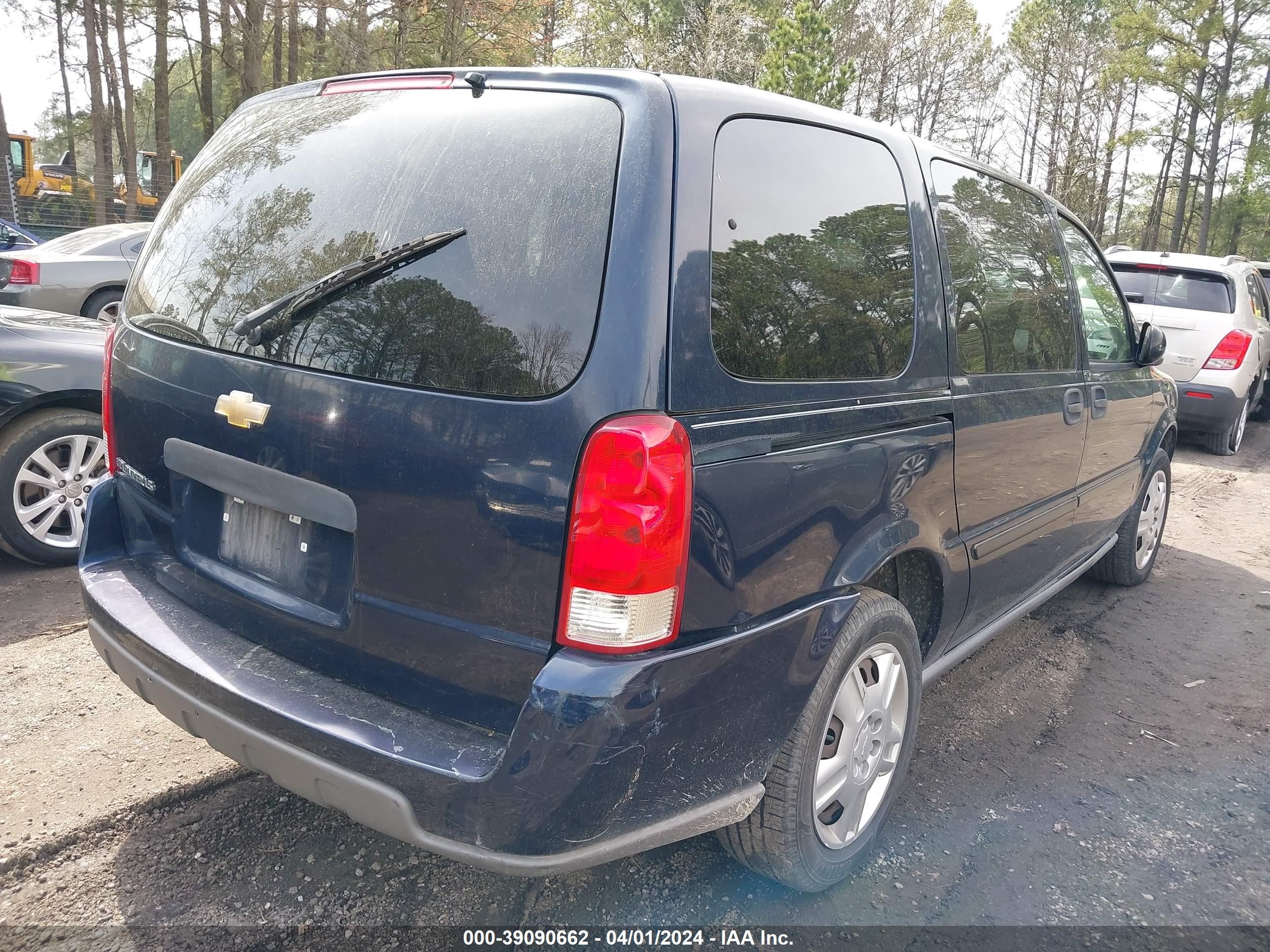 Photo 3 VIN: 1GNDV23L26D104924 - CHEVROLET UPLANDER 