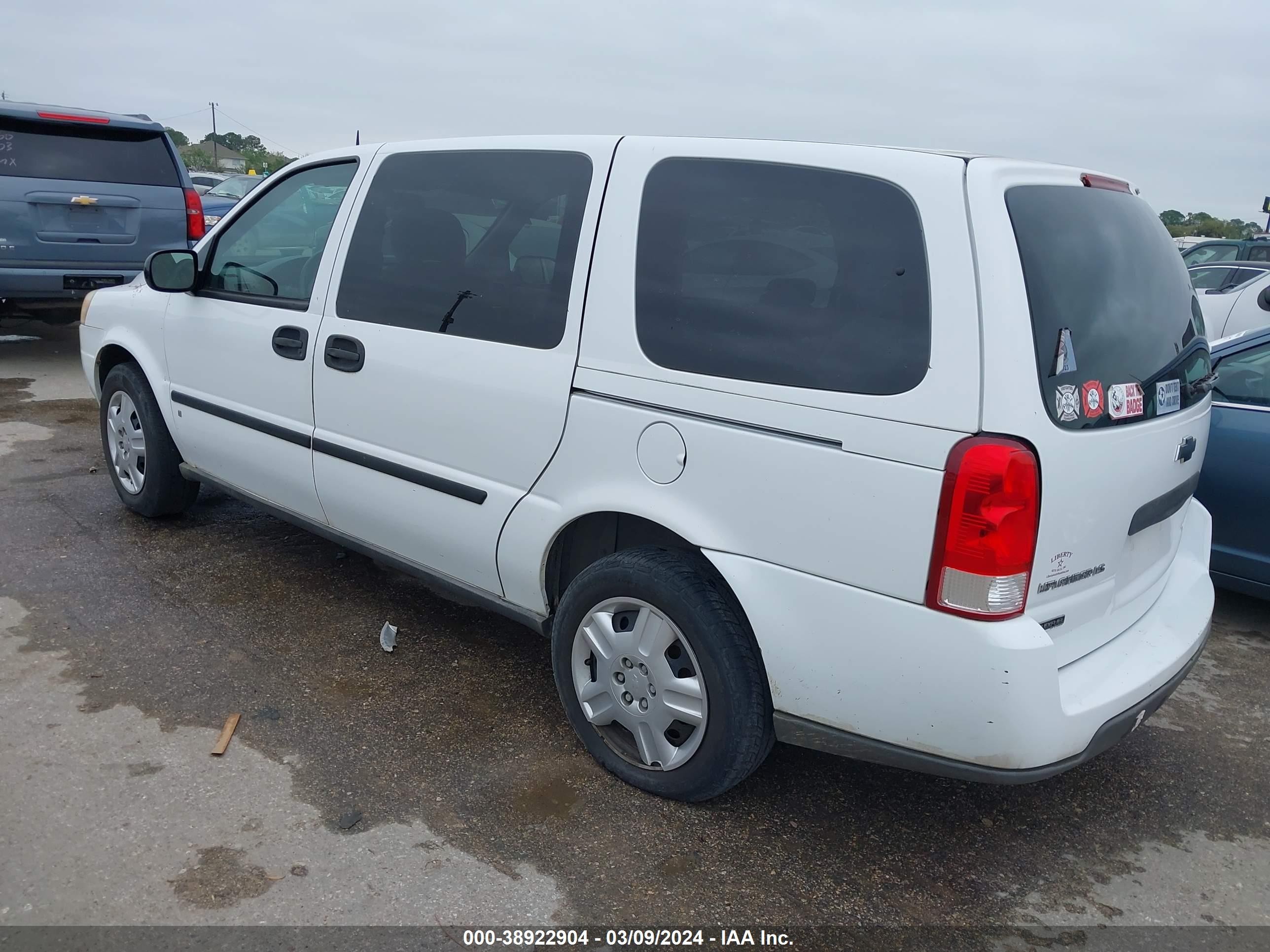 Photo 2 VIN: 1GNDV23W18D138012 - CHEVROLET UPLANDER 