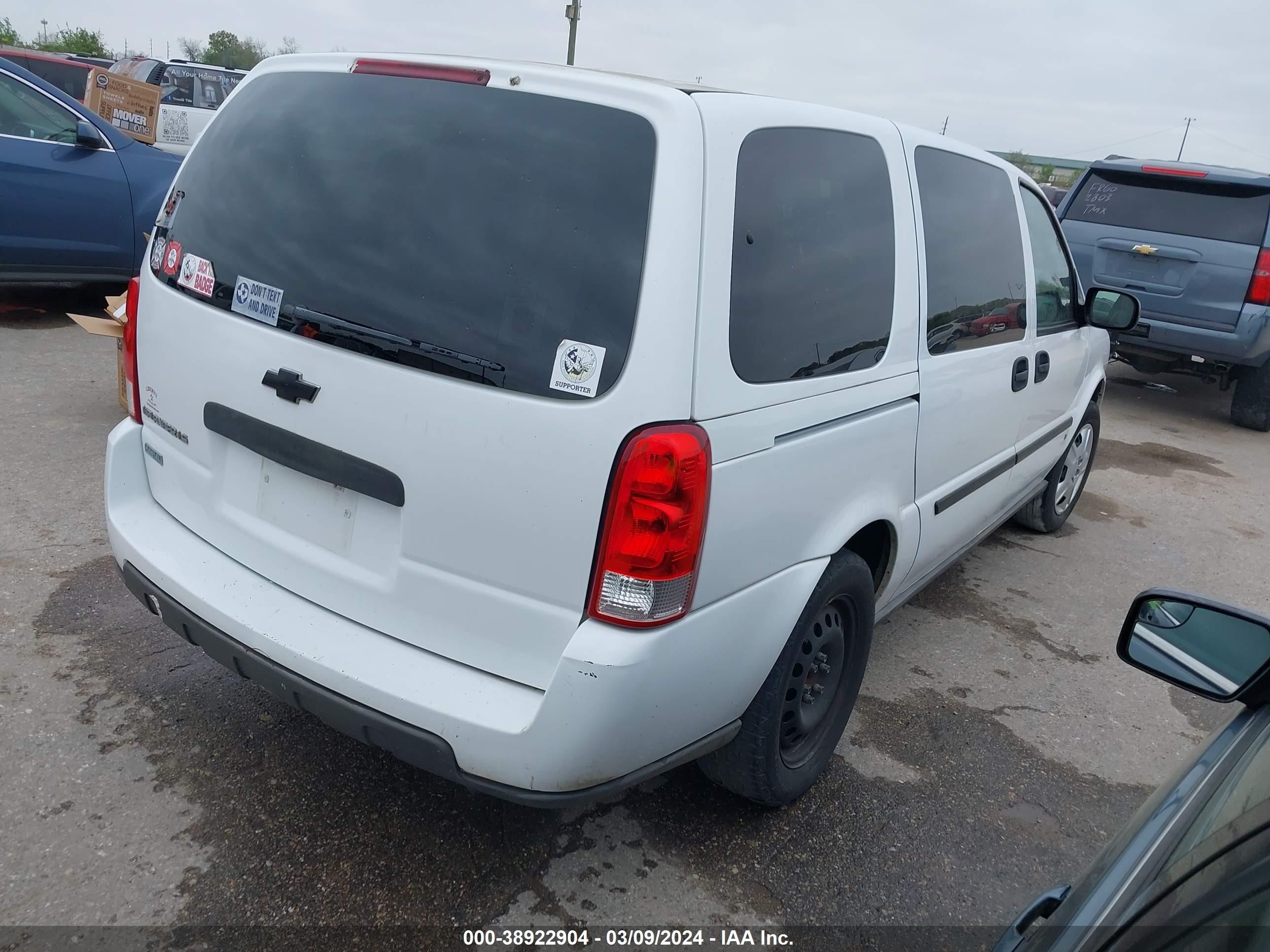 Photo 3 VIN: 1GNDV23W18D138012 - CHEVROLET UPLANDER 